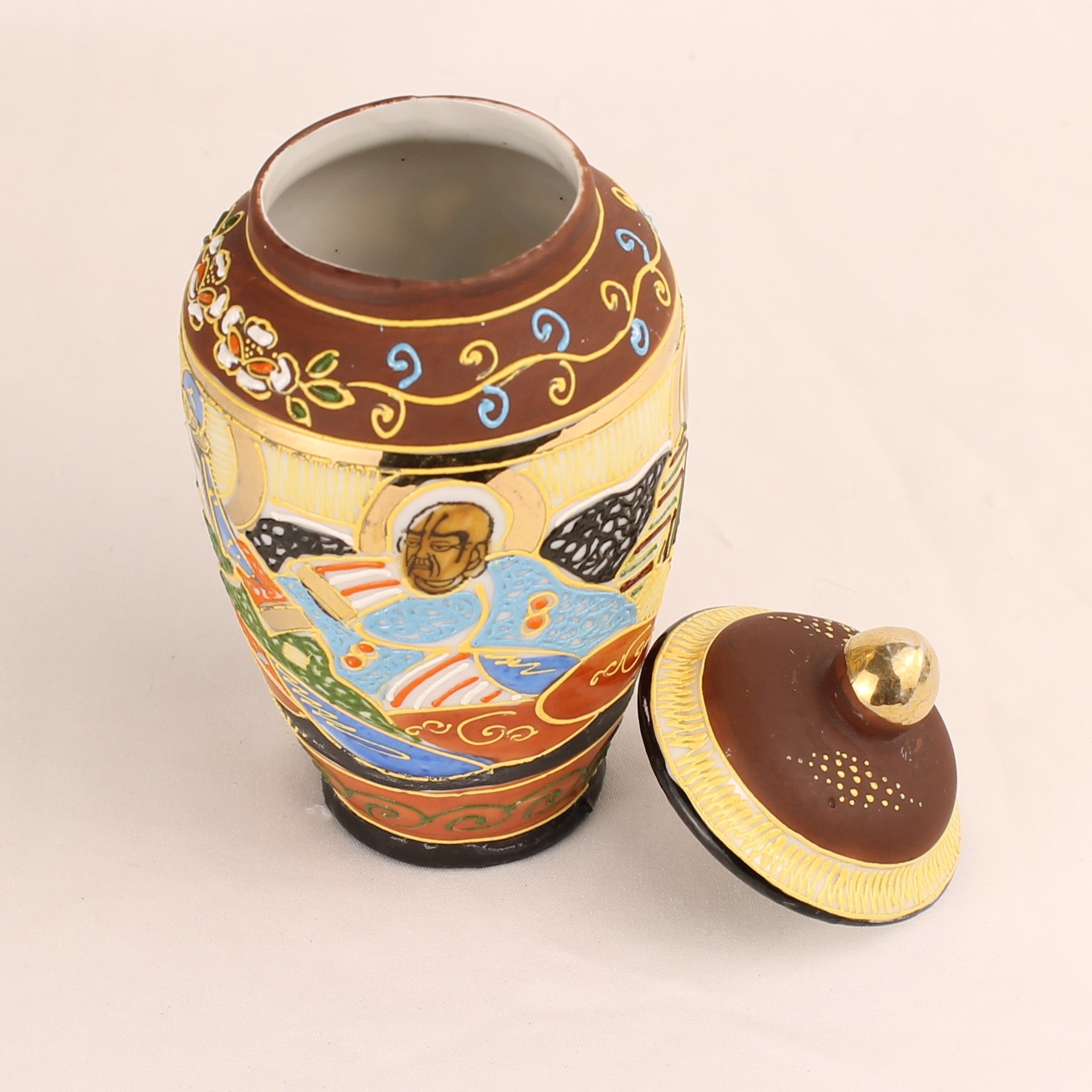 Satsuma stijl dekselvaas met Moriage decor – Japan – handbeschilderd