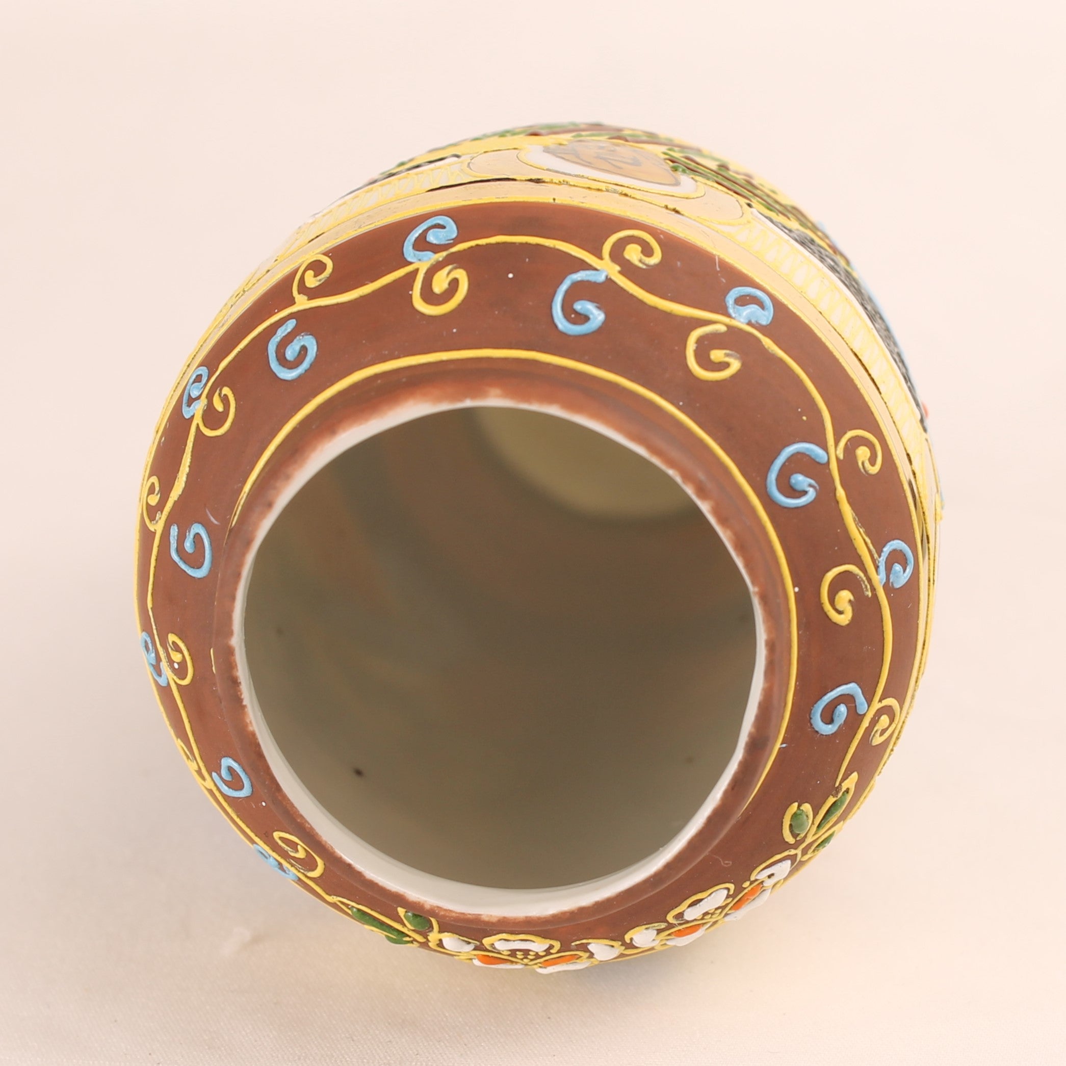 Satsuma stijl dekselvaas met Moriage decor – Japan – handbeschilderd