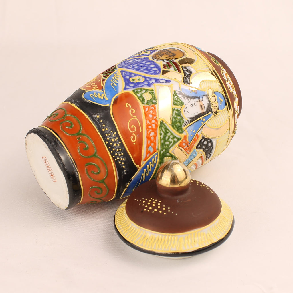 Satsuma stijl dekselvaas met Moriage decor – Japan – handbeschilderd