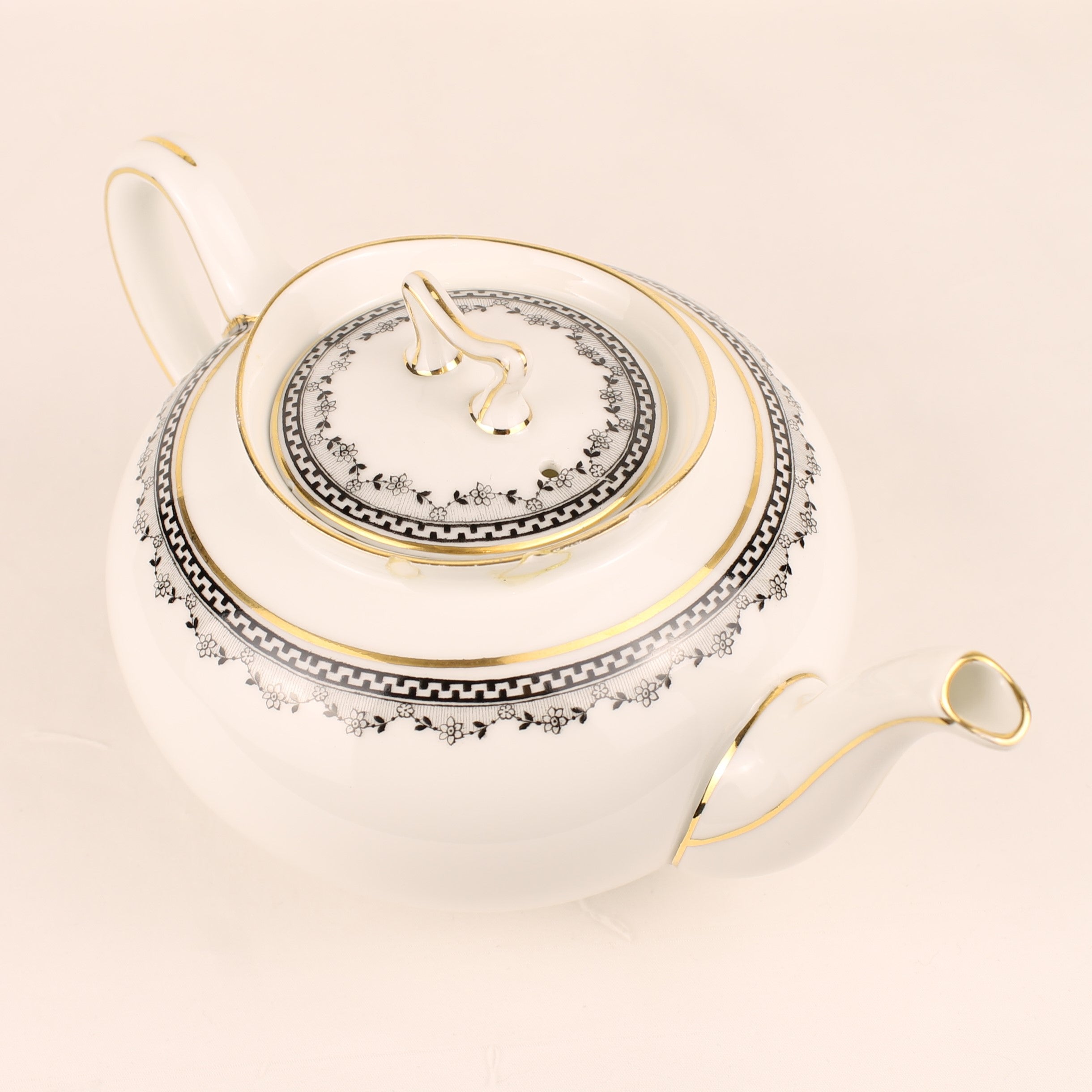 Theepot Paul Müller Selb Bavaria - Zwart Wit Goud Decor