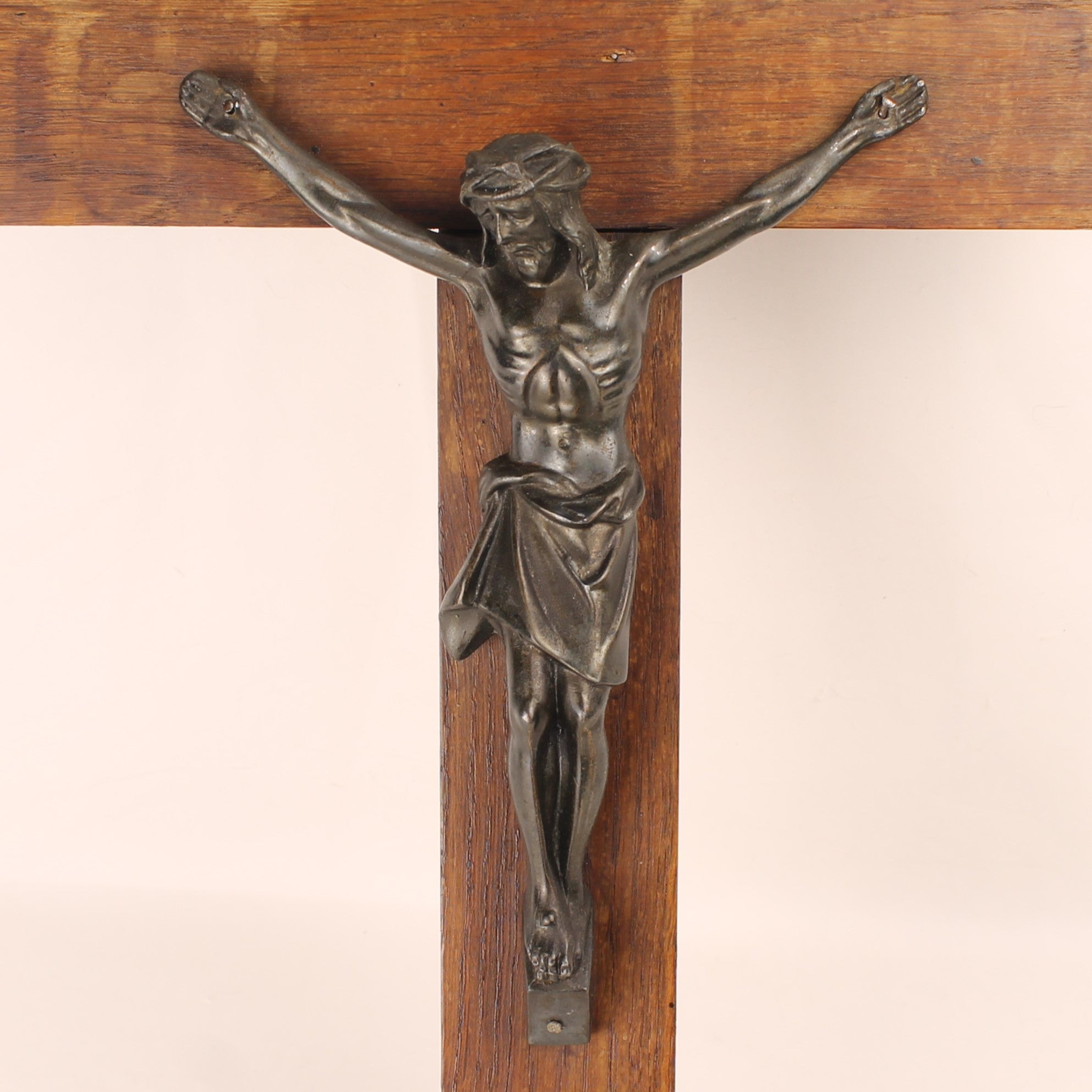 Houten Wandkruis met Metalen Corpus – Groot Formaat 40 cm – Katholiek
