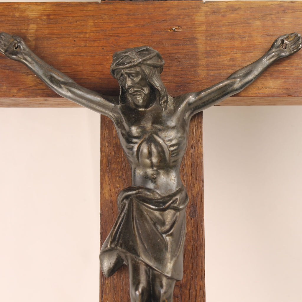 Houten Wandkruis met Metalen Corpus – Groot Formaat 40 cm – Katholiek