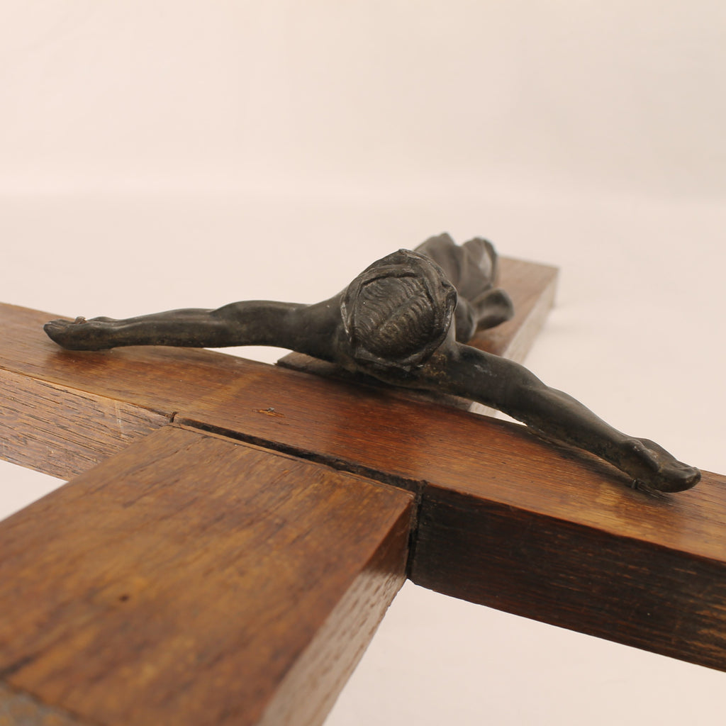 Houten Wandkruis met Metalen Corpus – Groot Formaat 40 cm – Katholiek