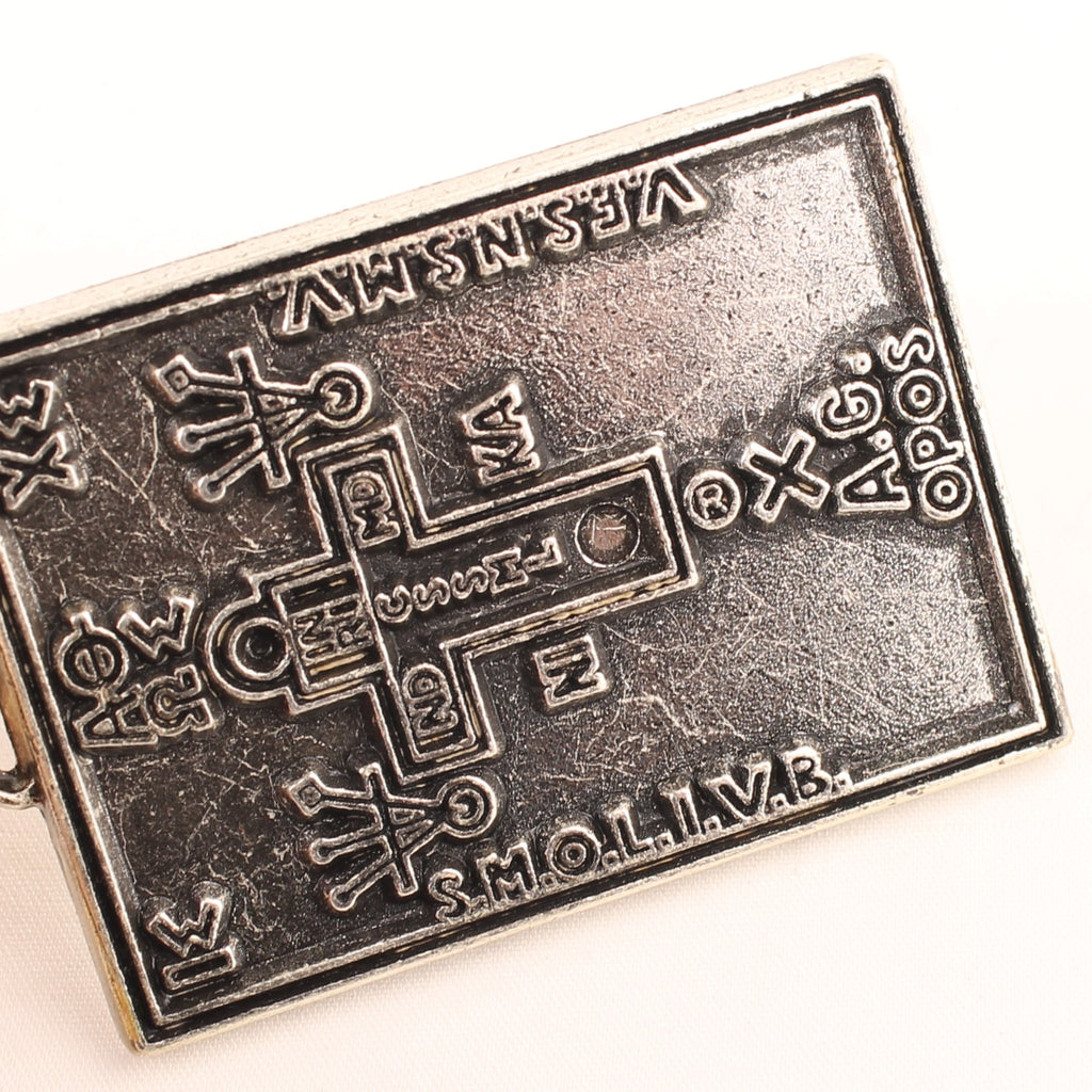 Benedictus Medaille Hangplaat – Vintage Religieus Beschermingssymbool