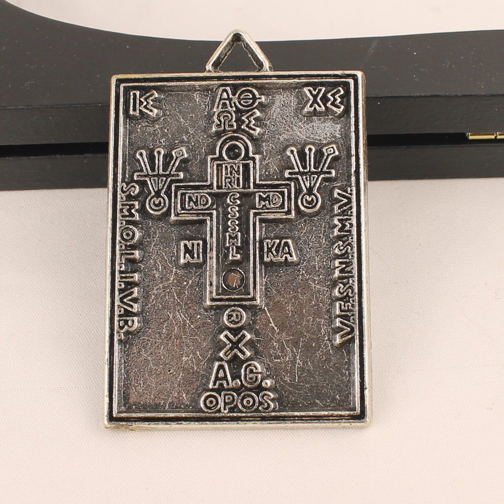 Benedictus Medaille Hangplaat – Vintage Religieus Beschermingssymbool