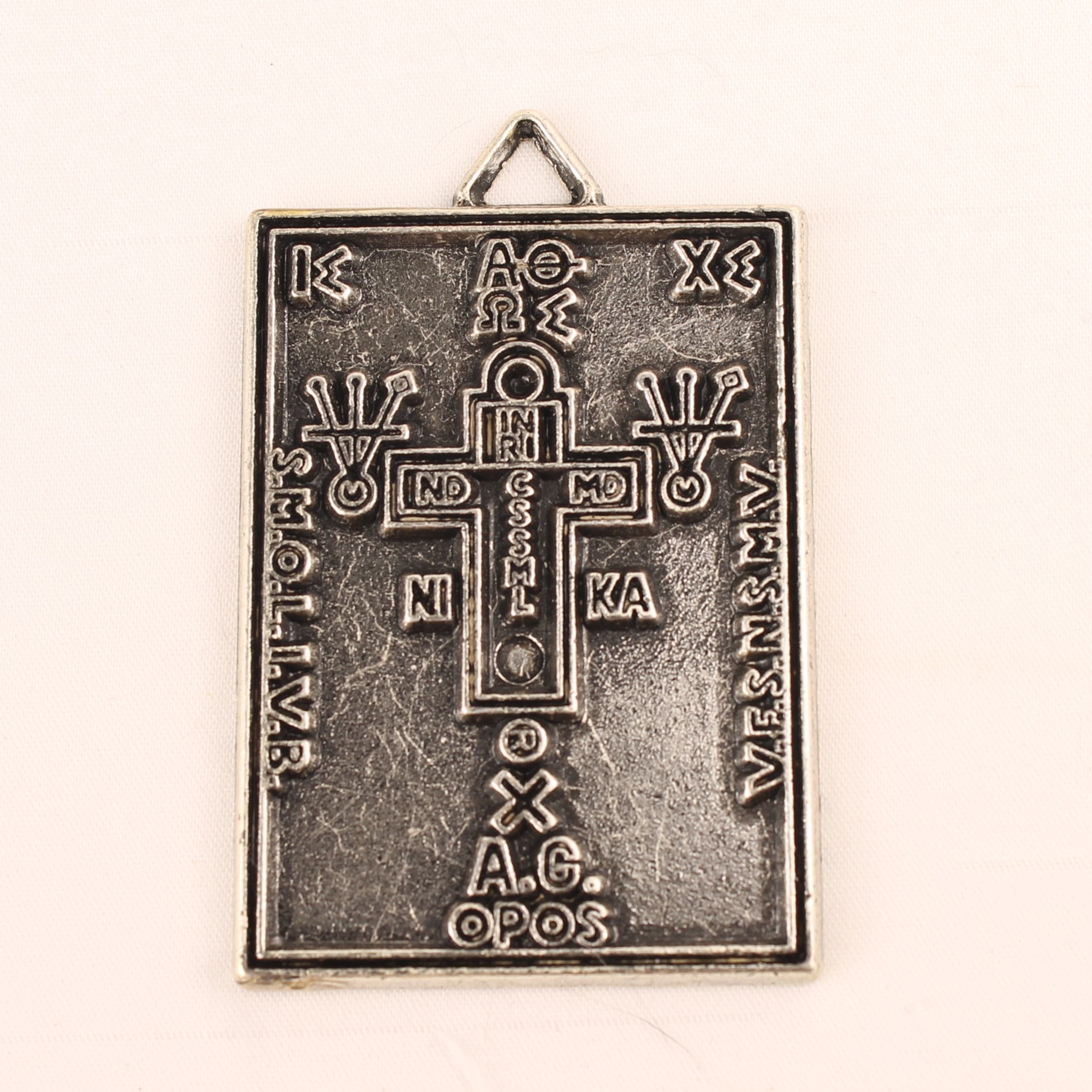 Benedictus Medaille Hangplaat – Vintage Religieus Beschermingssymbool