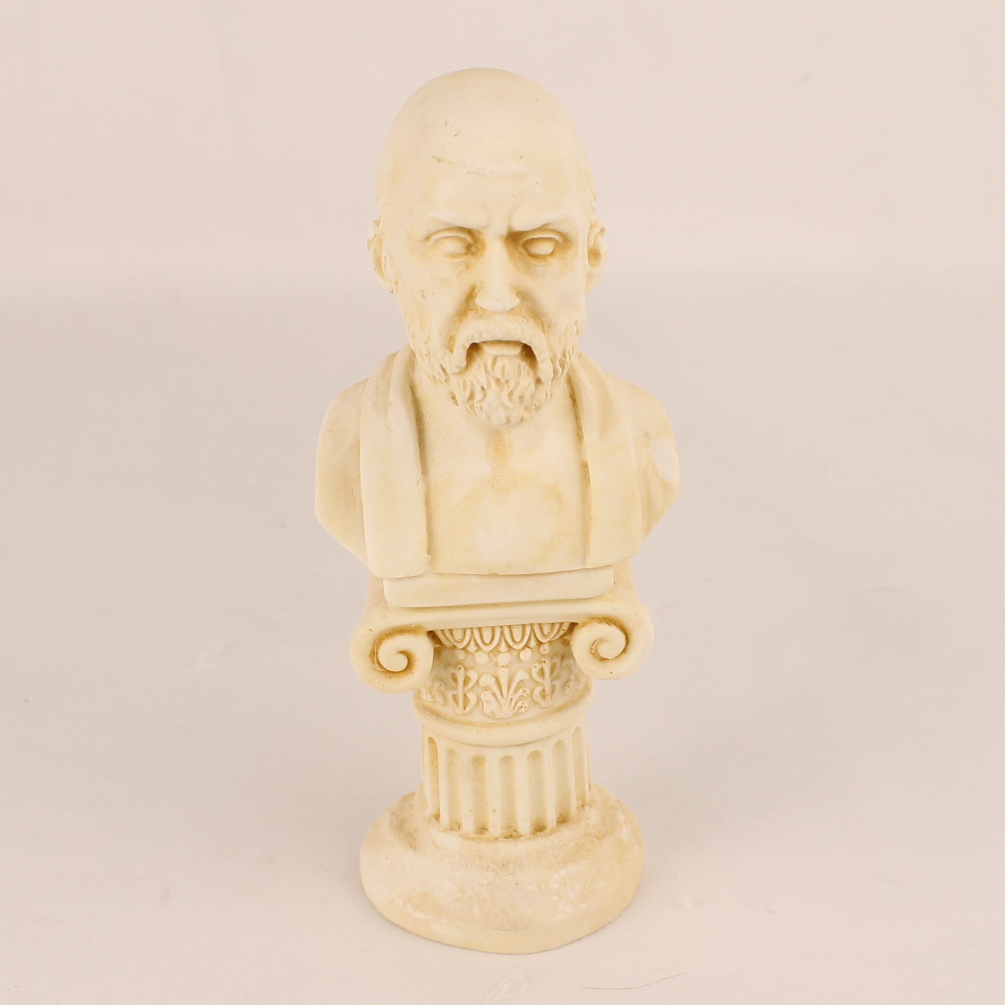 Klassieke Buste op Zuil – Filosofenstijl – Kunststeen (Gips) – 14 cm