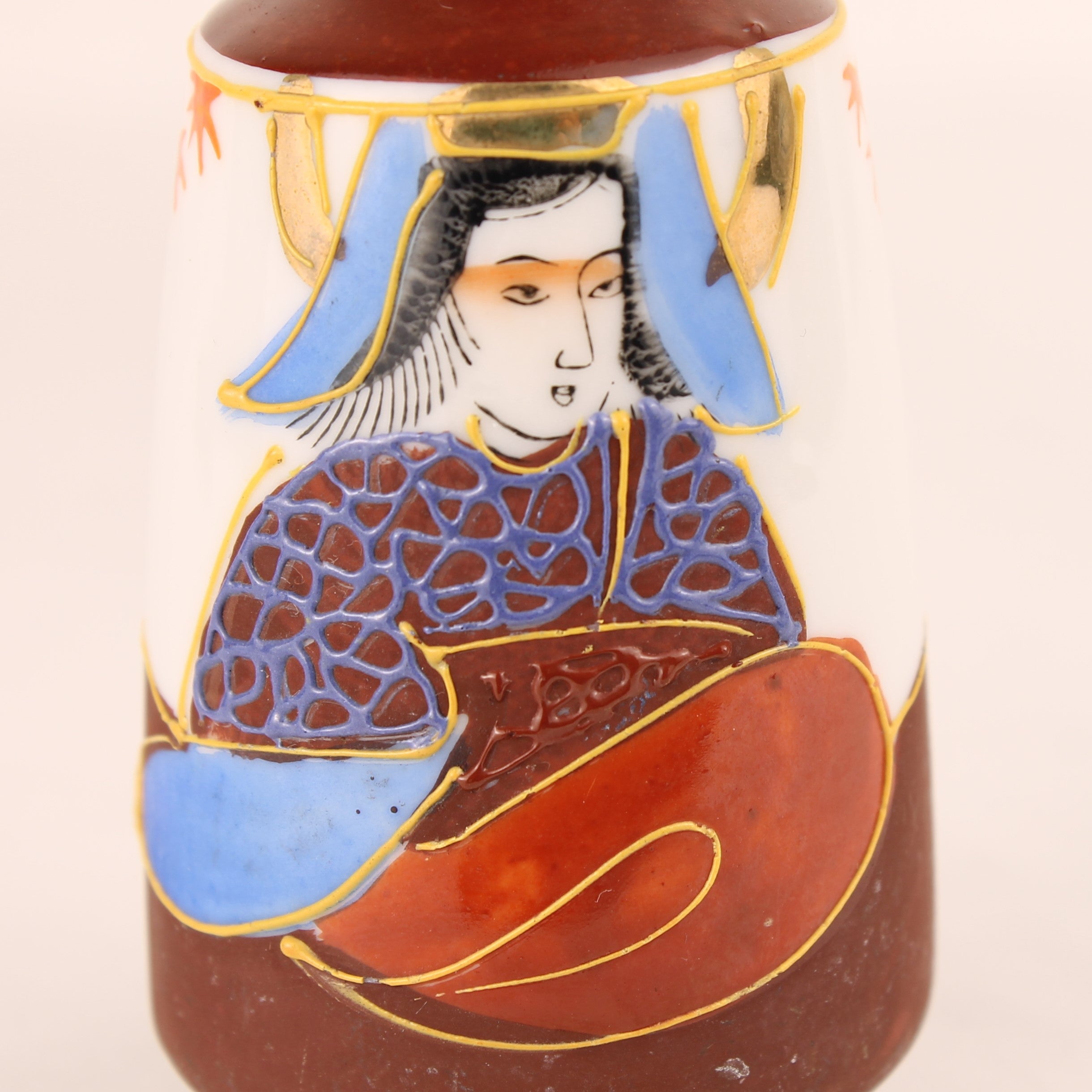 Japans Satsuma Stijl Vaasje – Moriage Decoratie – Geisha – 9,5 cm