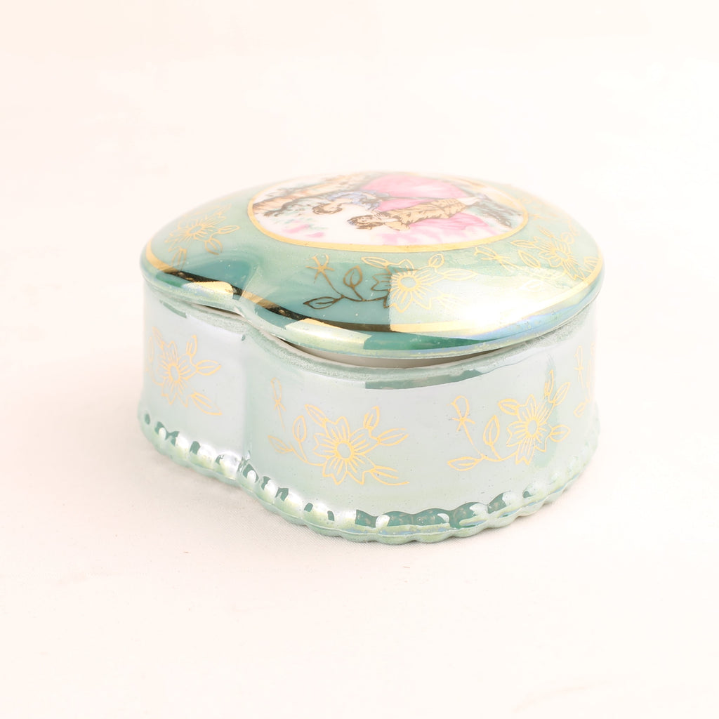 Porseleinen Hartvorm Doosje met Romantisch Tafereel – Turquoise Lusterglazuur
