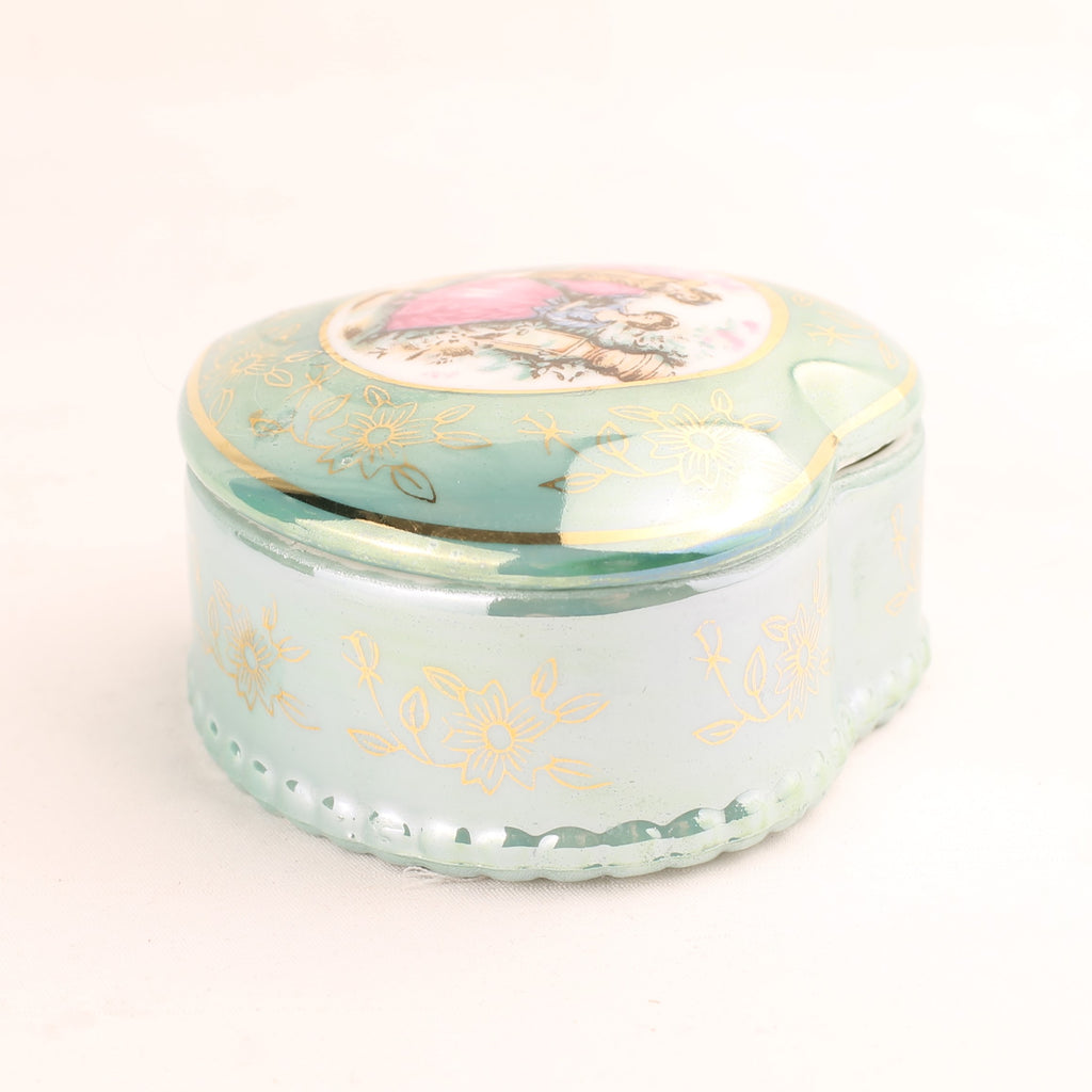 Porseleinen Hartvorm Doosje met Romantisch Tafereel – Turquoise Lusterglazuur