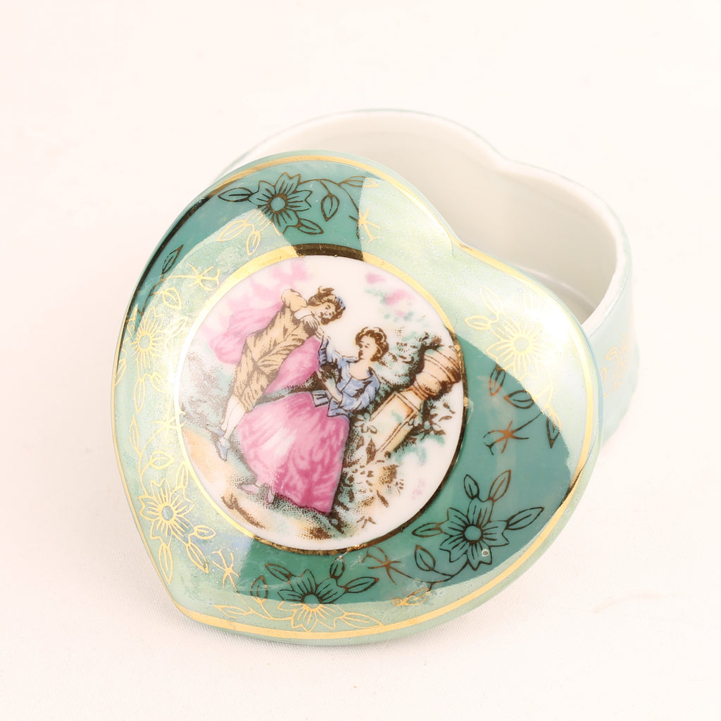 Porseleinen Hartvorm Doosje met Romantisch Tafereel – Turquoise Lusterglazuur