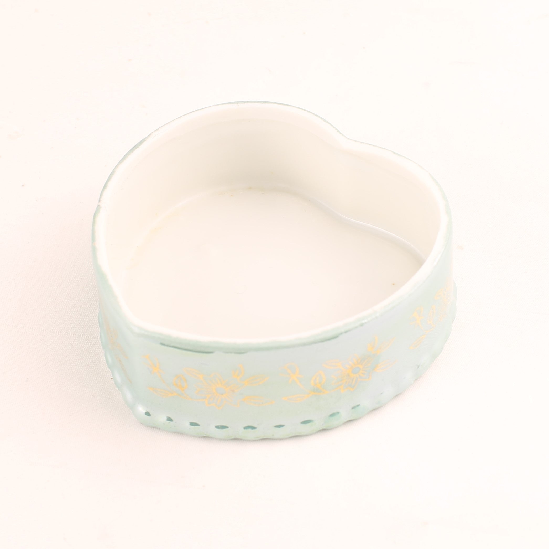 Porseleinen Hartvorm Doosje met Romantisch Tafereel – Turquoise Lusterglazuur
