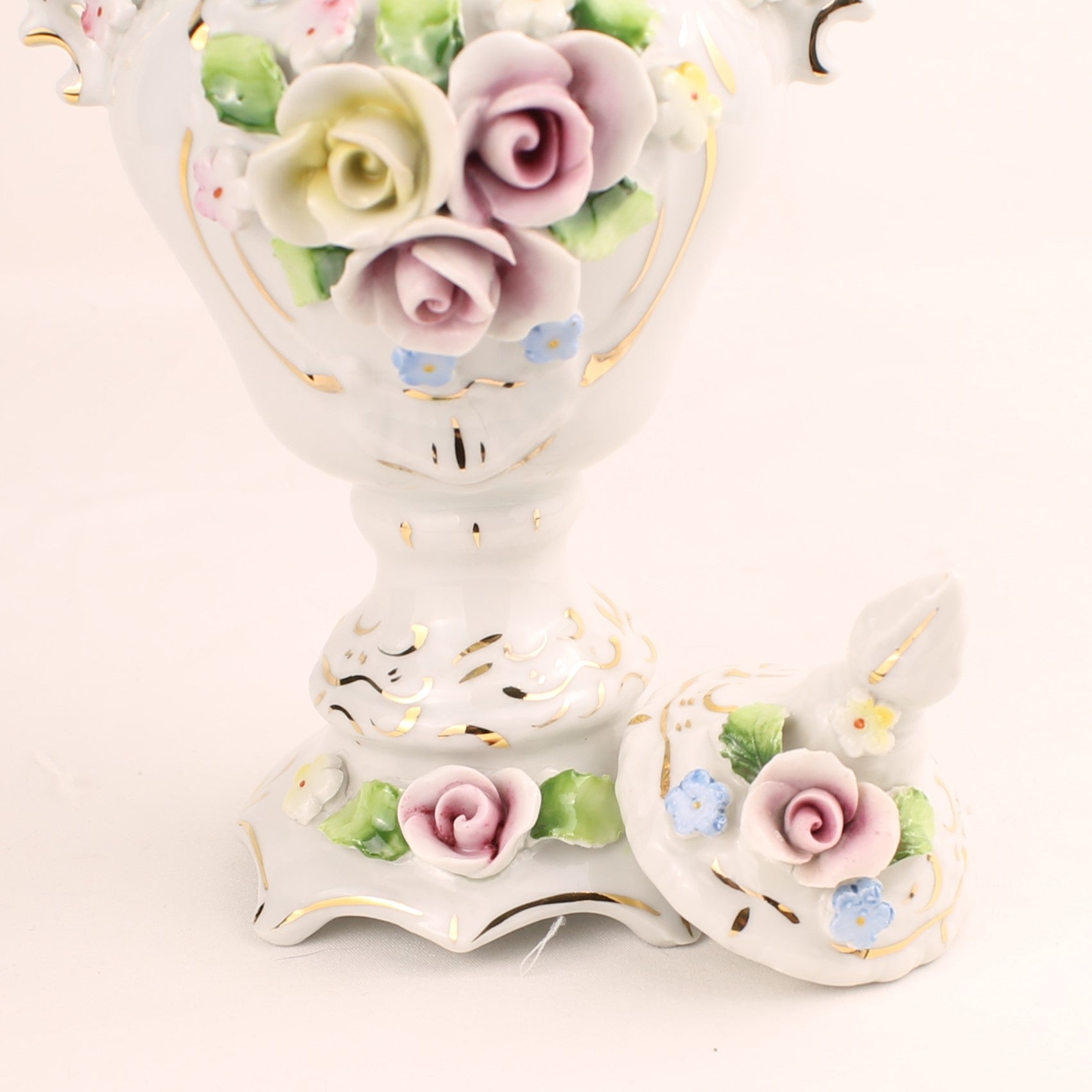 OK & Co Germany - Porseleinen dekselvaas - Rozen Appliqué Goud Decor