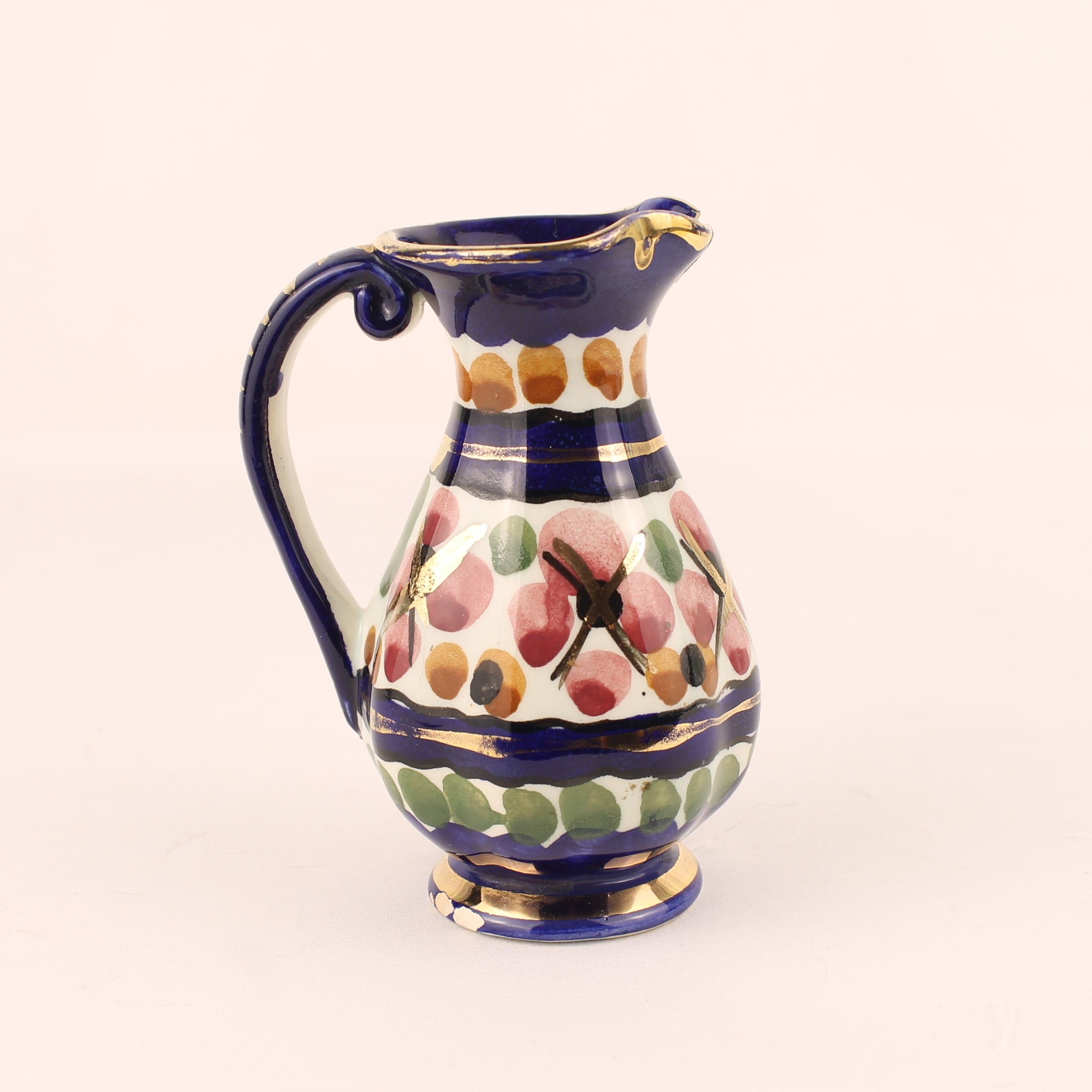 Majolica Kannetje Holland 527 – Vintage Handbeschilderd Aardewerk met Goudaccenten