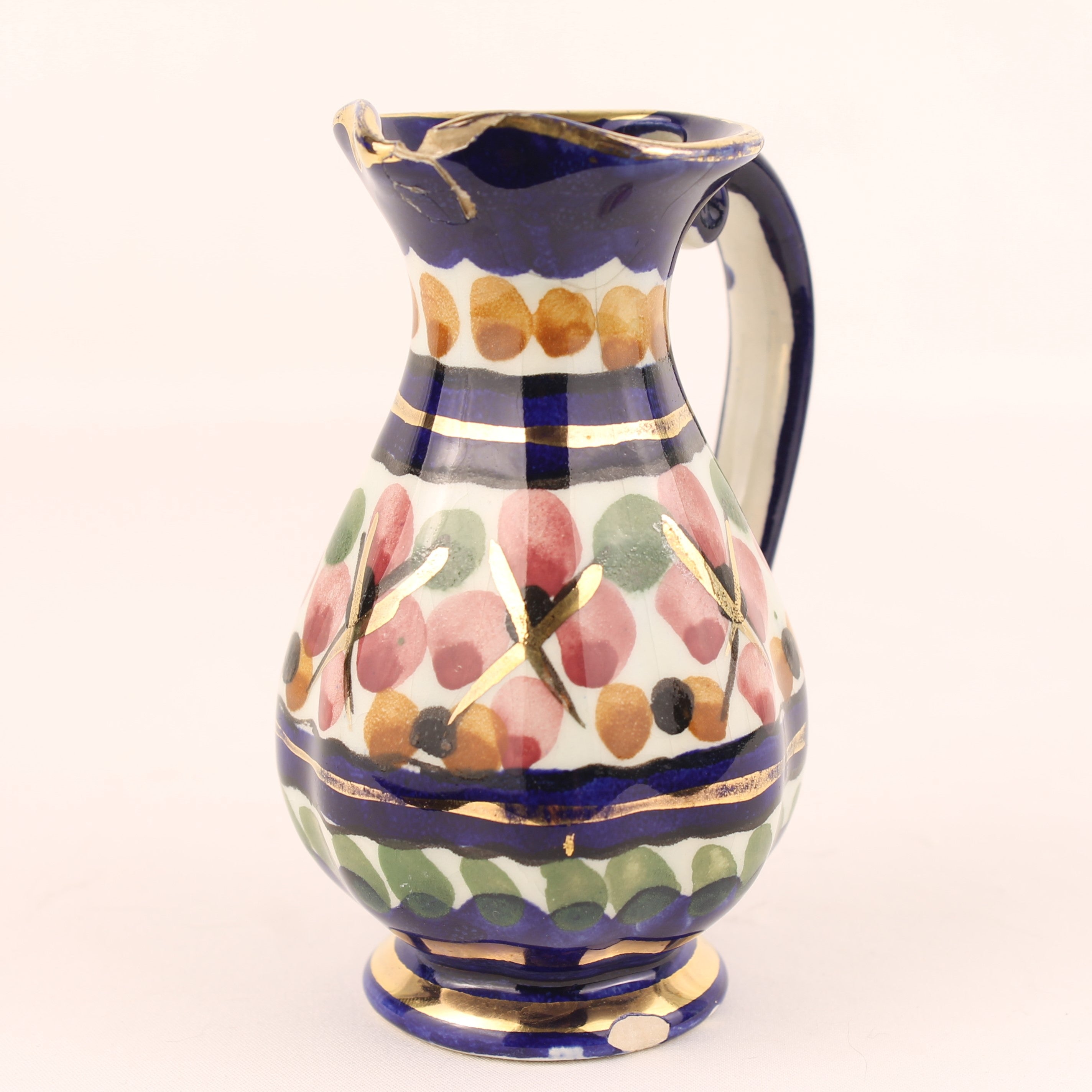 Majolica Kannetje Holland 527 – Vintage Handbeschilderd Aardewerk met Goudaccenten