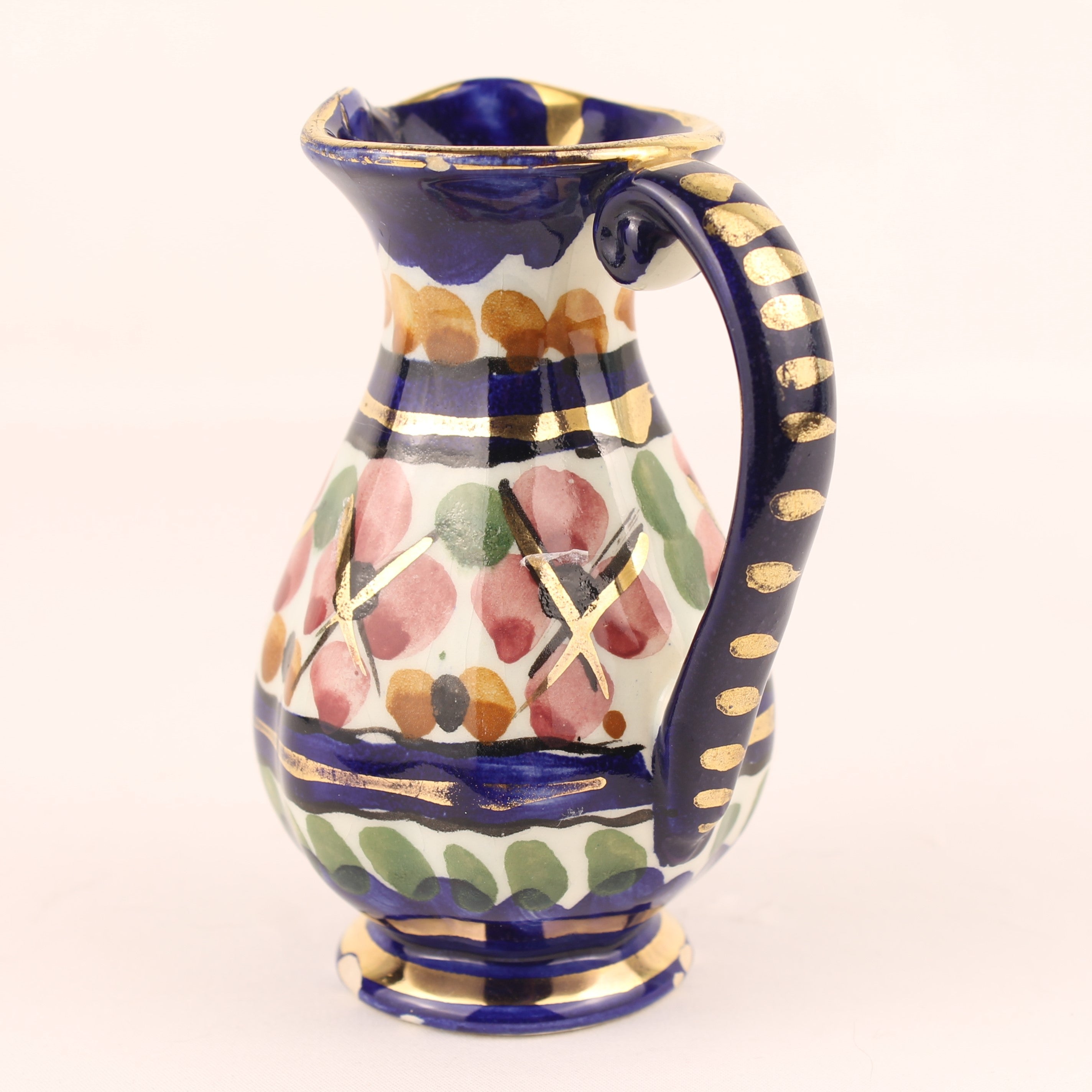 Majolica Kannetje Holland 527 – Vintage Handbeschilderd Aardewerk met Goudaccenten