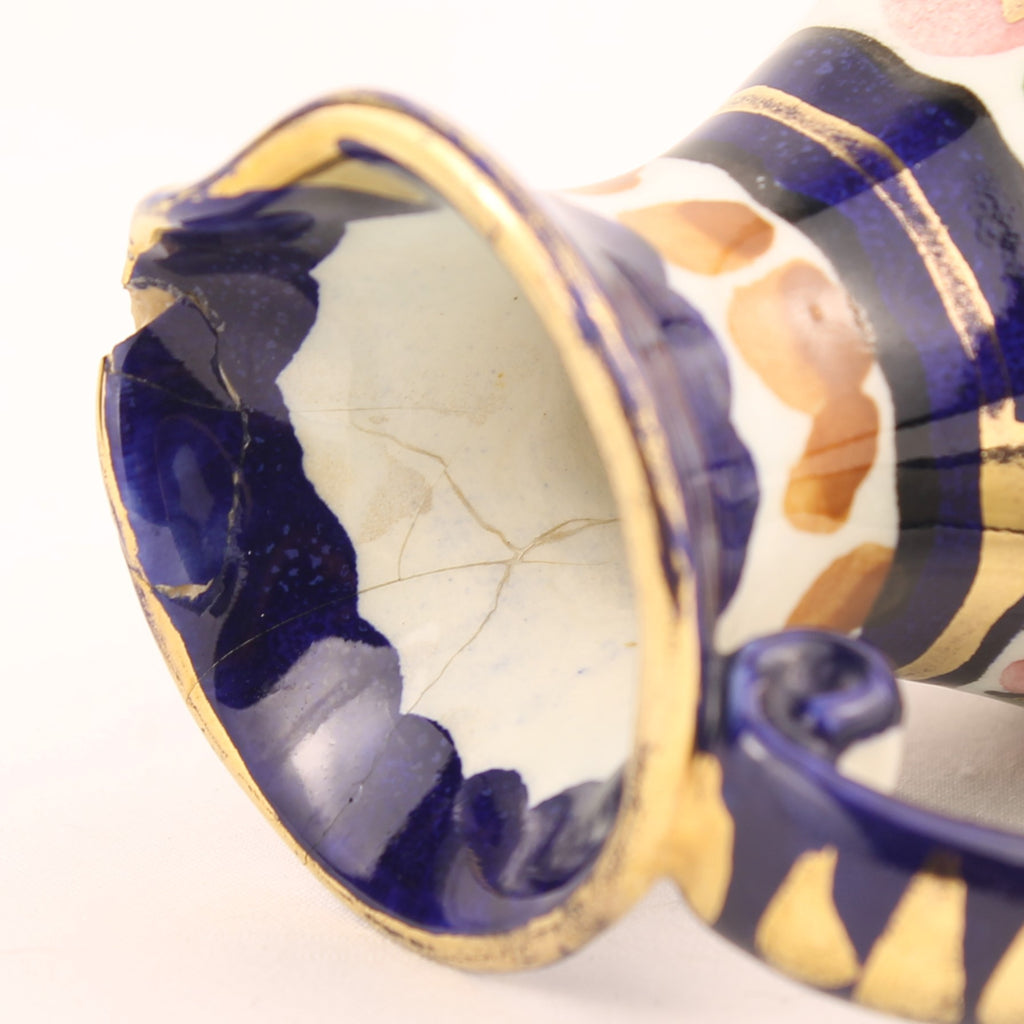 Majolica Kannetje Holland 527 – Vintage Handbeschilderd Aardewerk met Goudaccenten