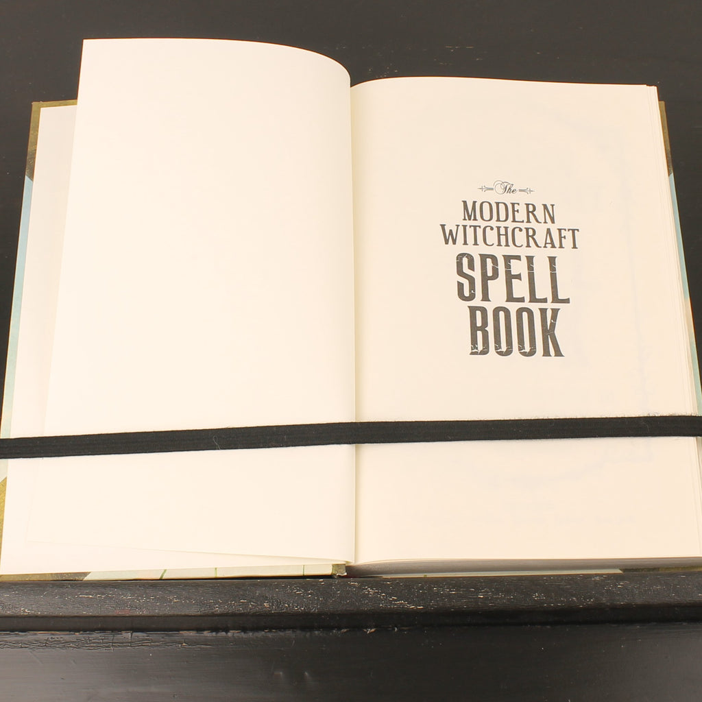 The Modern Witchcraft Spell Book | Skye Alexander | Hardcover | Adams Media | 2015