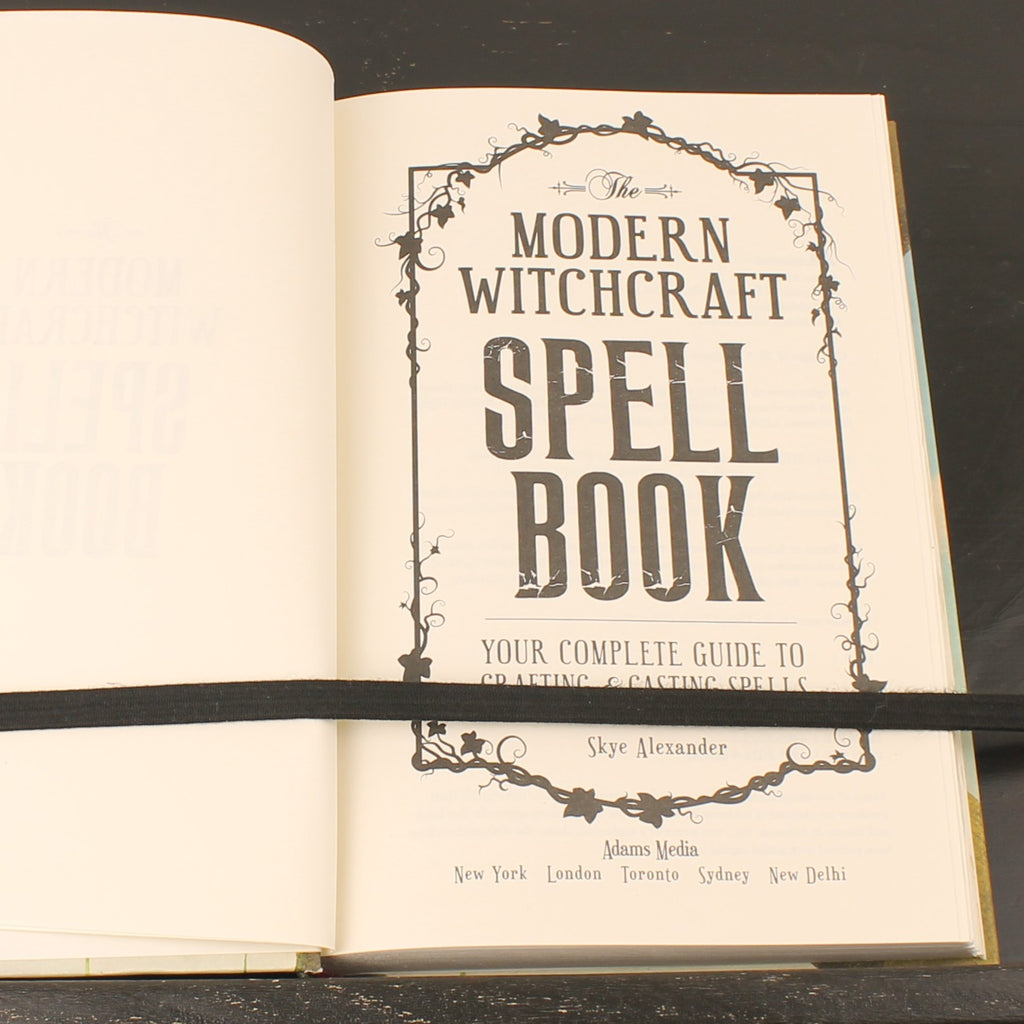 The Modern Witchcraft Spell Book | Skye Alexander | Hardcover | Adams Media | 2015
