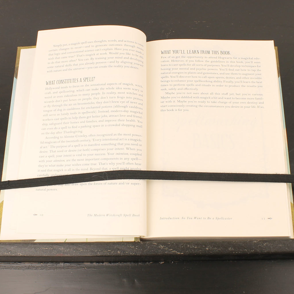 The Modern Witchcraft Spell Book | Skye Alexander | Hardcover | Adams Media | 2015