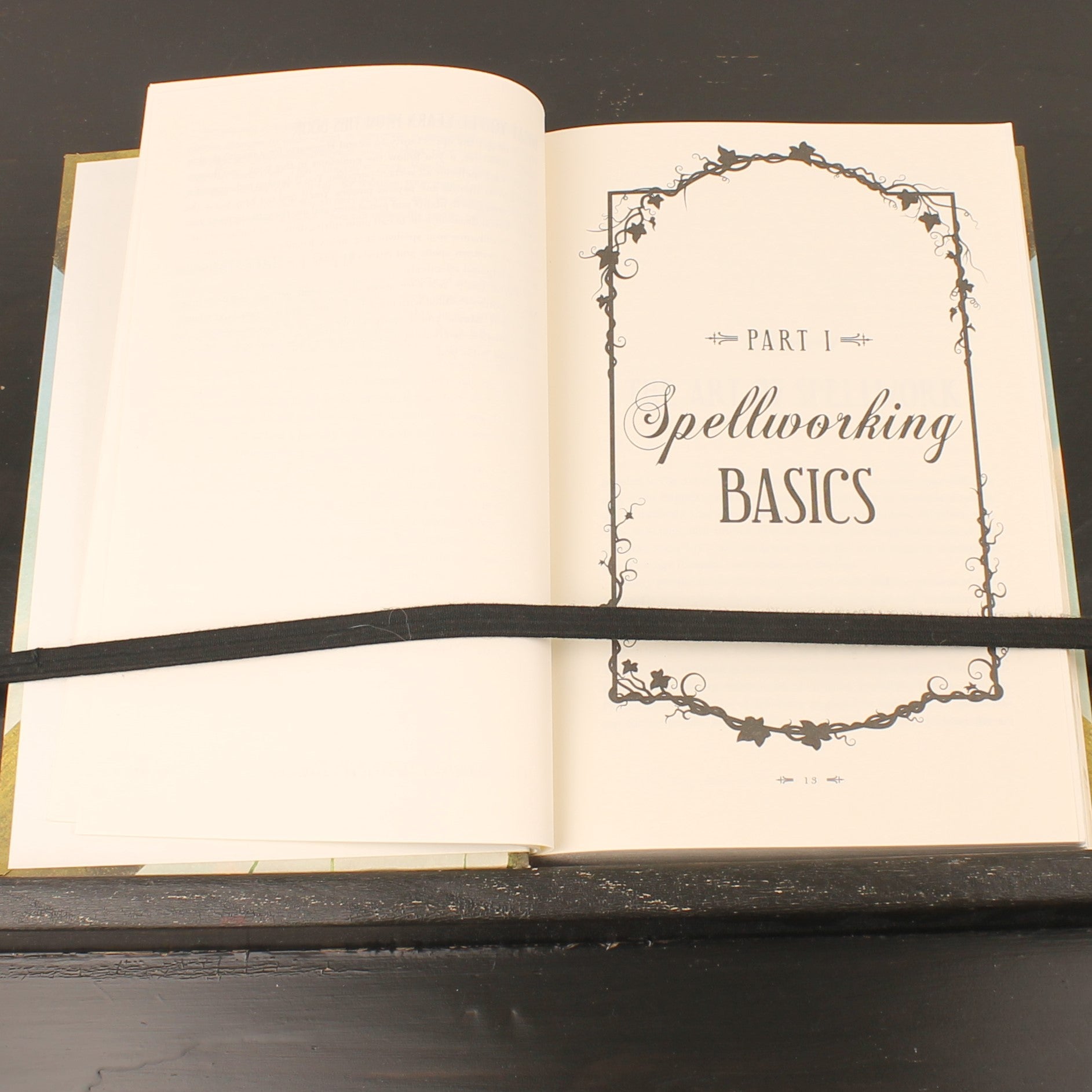 The Modern Witchcraft Spell Book | Skye Alexander | Hardcover | Adams Media | 2015