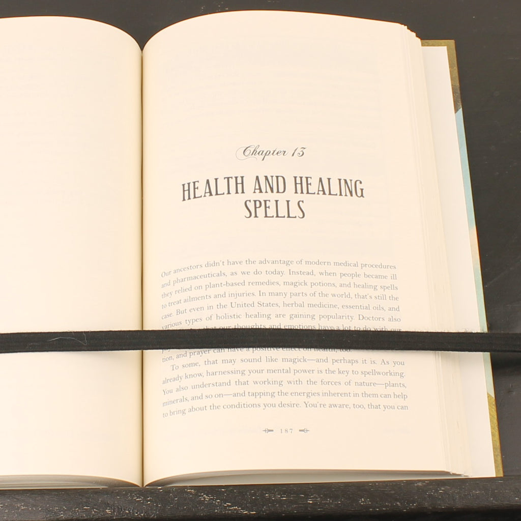 The Modern Witchcraft Spell Book | Skye Alexander | Hardcover | Adams Media | 2015