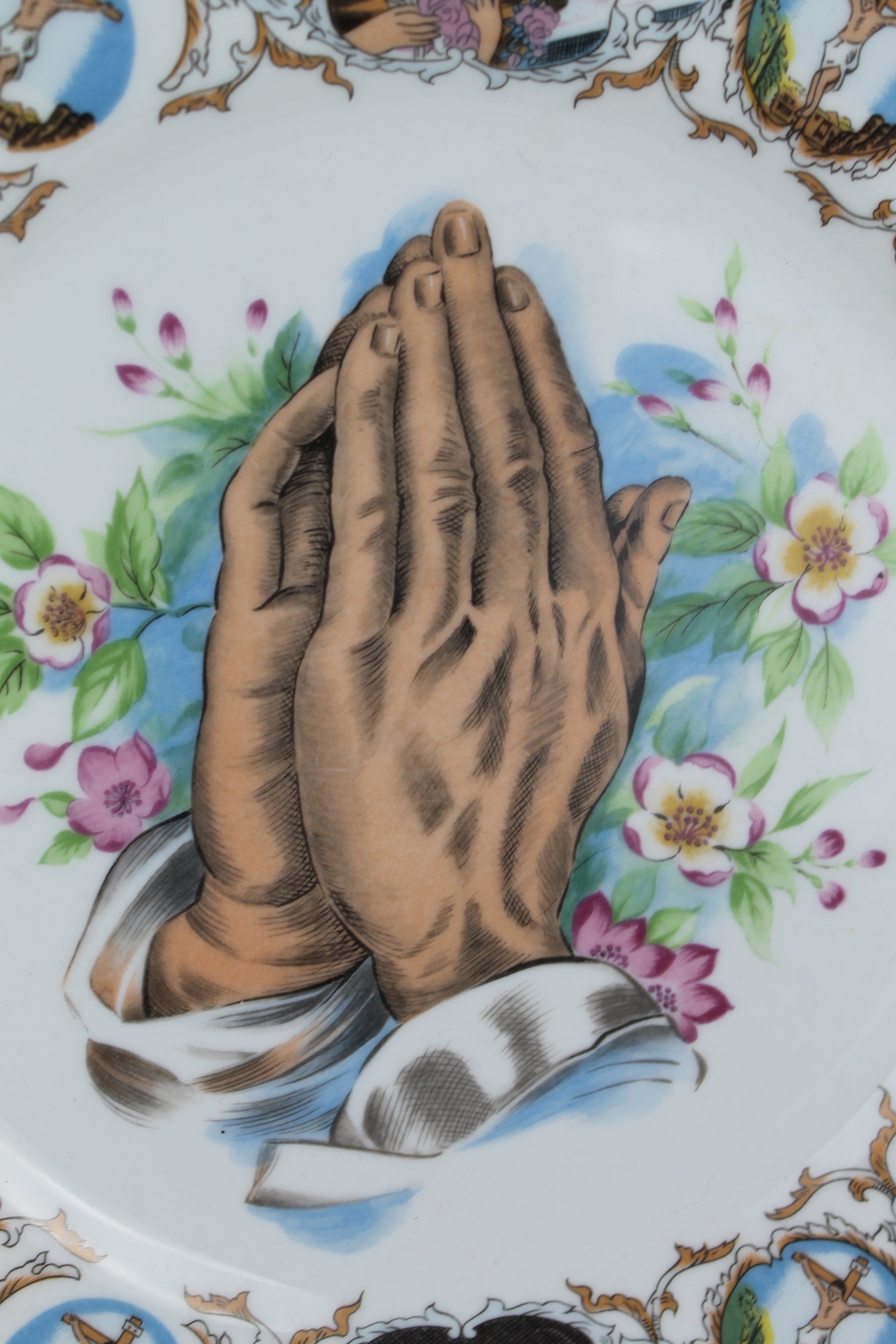 Decorative Japanese Porcelain Wall Plate – Praying Hands – Religious Icons