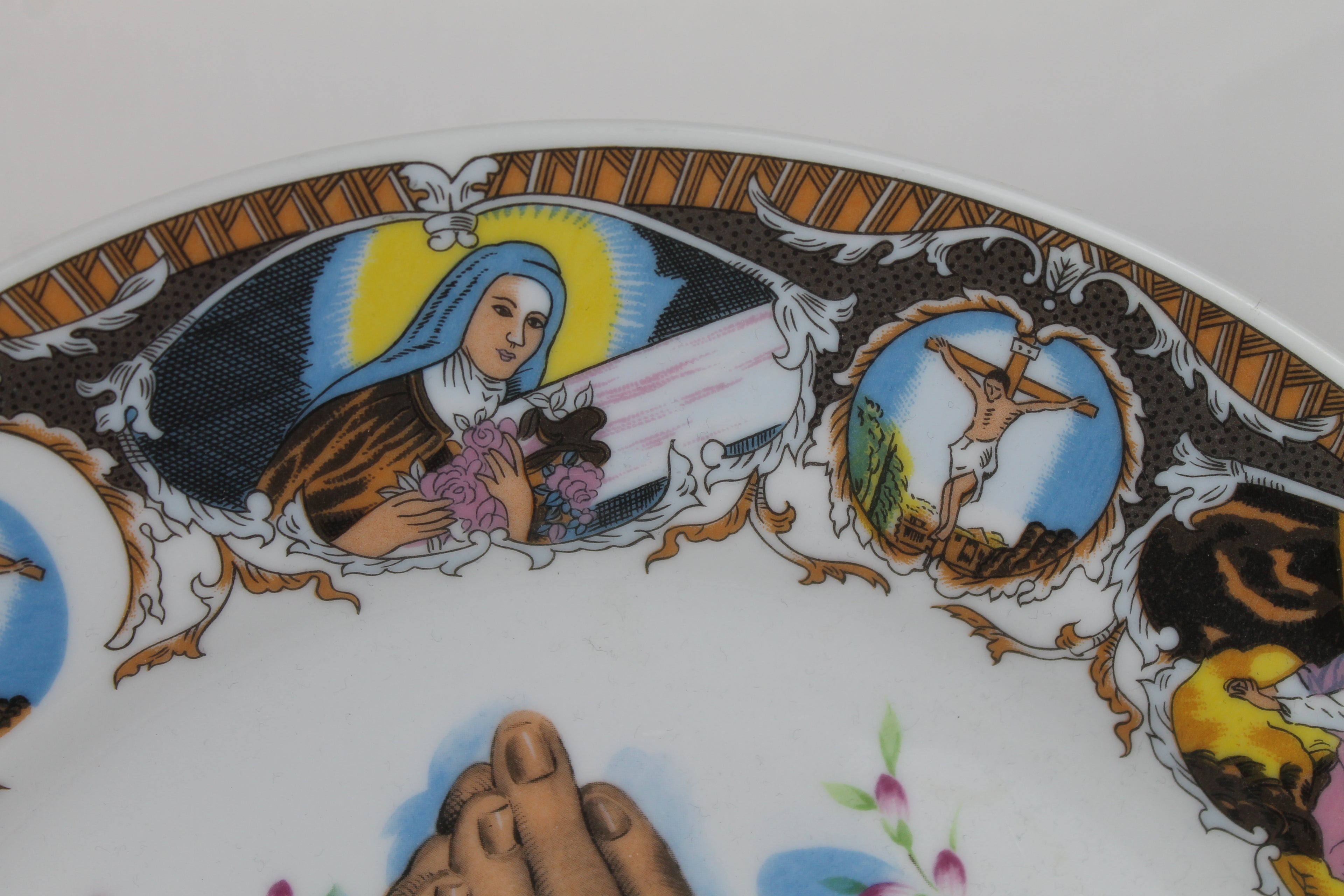 Decorative Japanese Porcelain Wall Plate – Praying Hands – Religious Icons