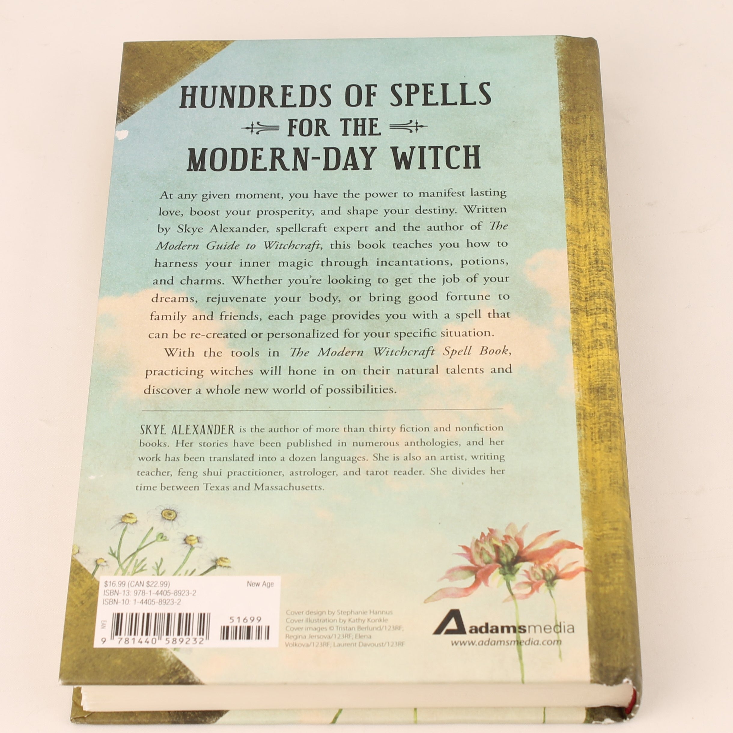 The Modern Witchcraft Spell Book | Skye Alexander | Hardcover | Adams Media | 2015