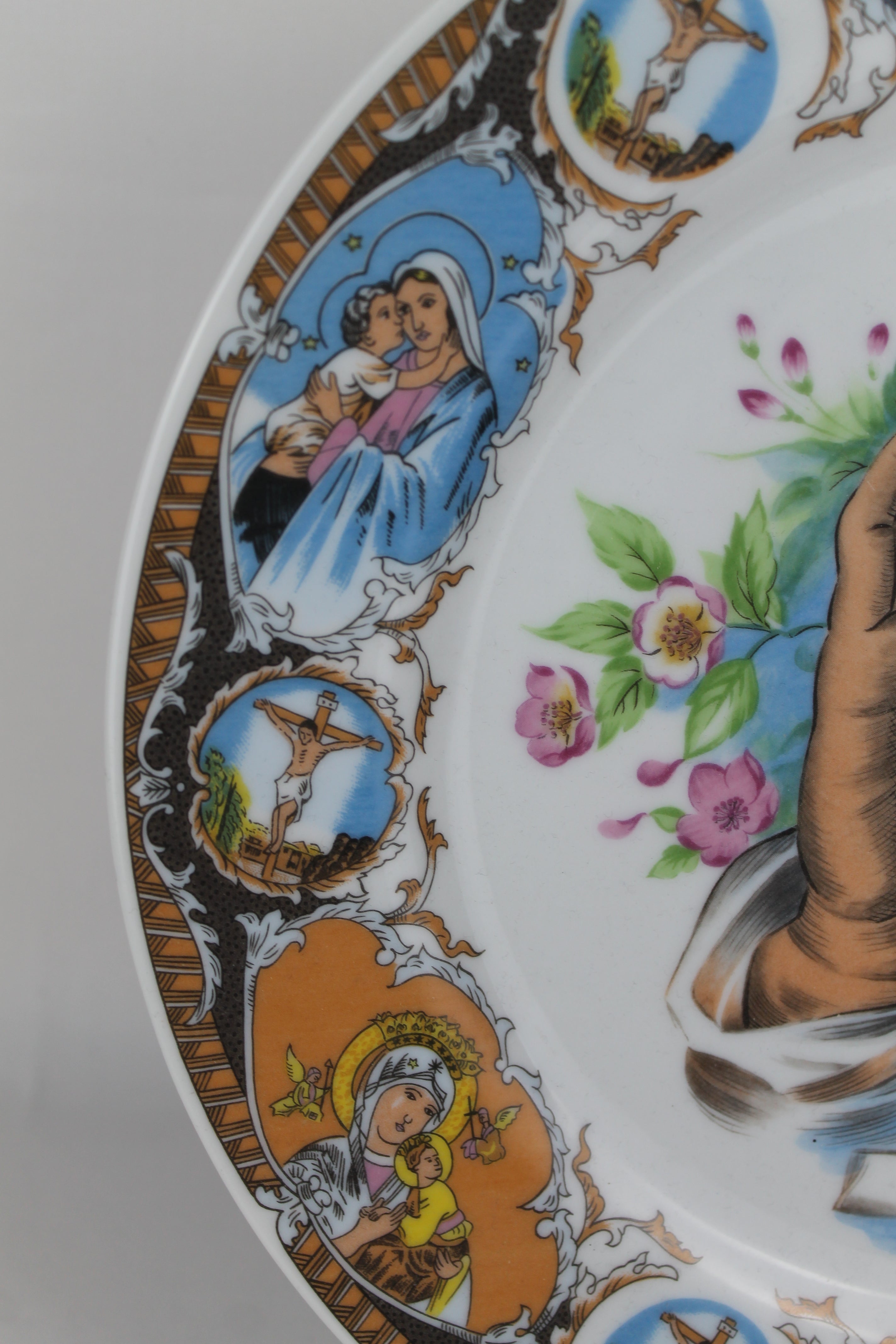 Decorative Japanese Porcelain Wall Plate – Praying Hands – Religious Icons