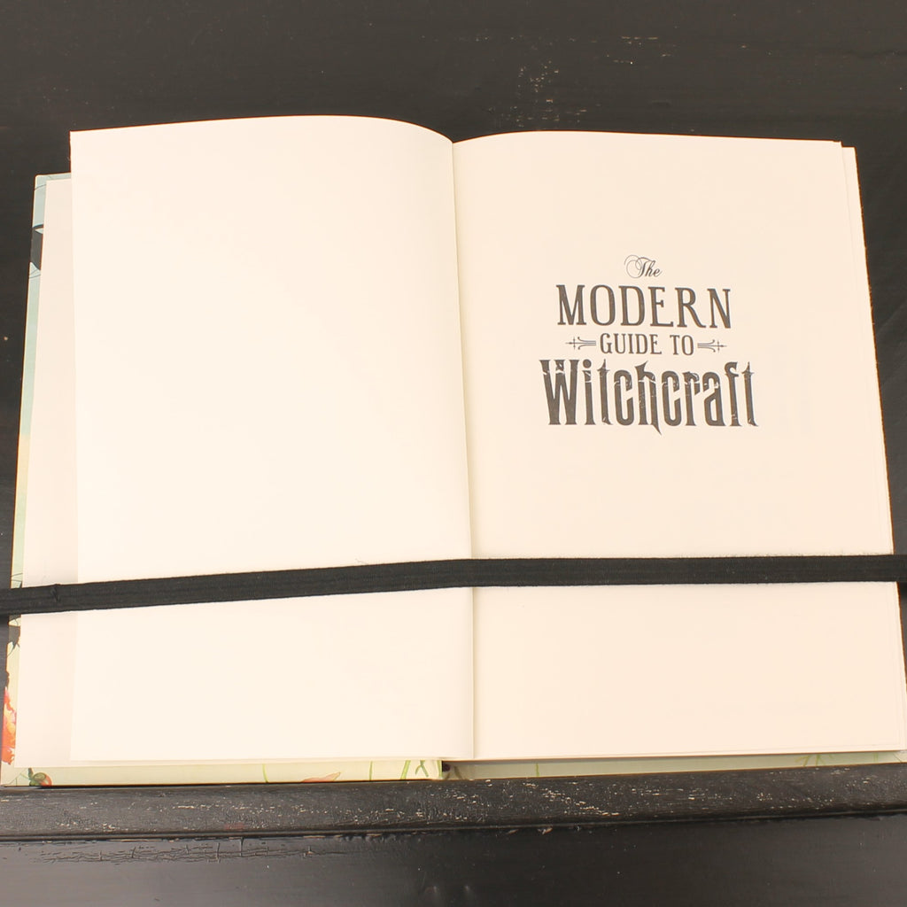 The Modern Guide to Witchcraft | Skye Alexander | Hardcover | Adams Media | 2014