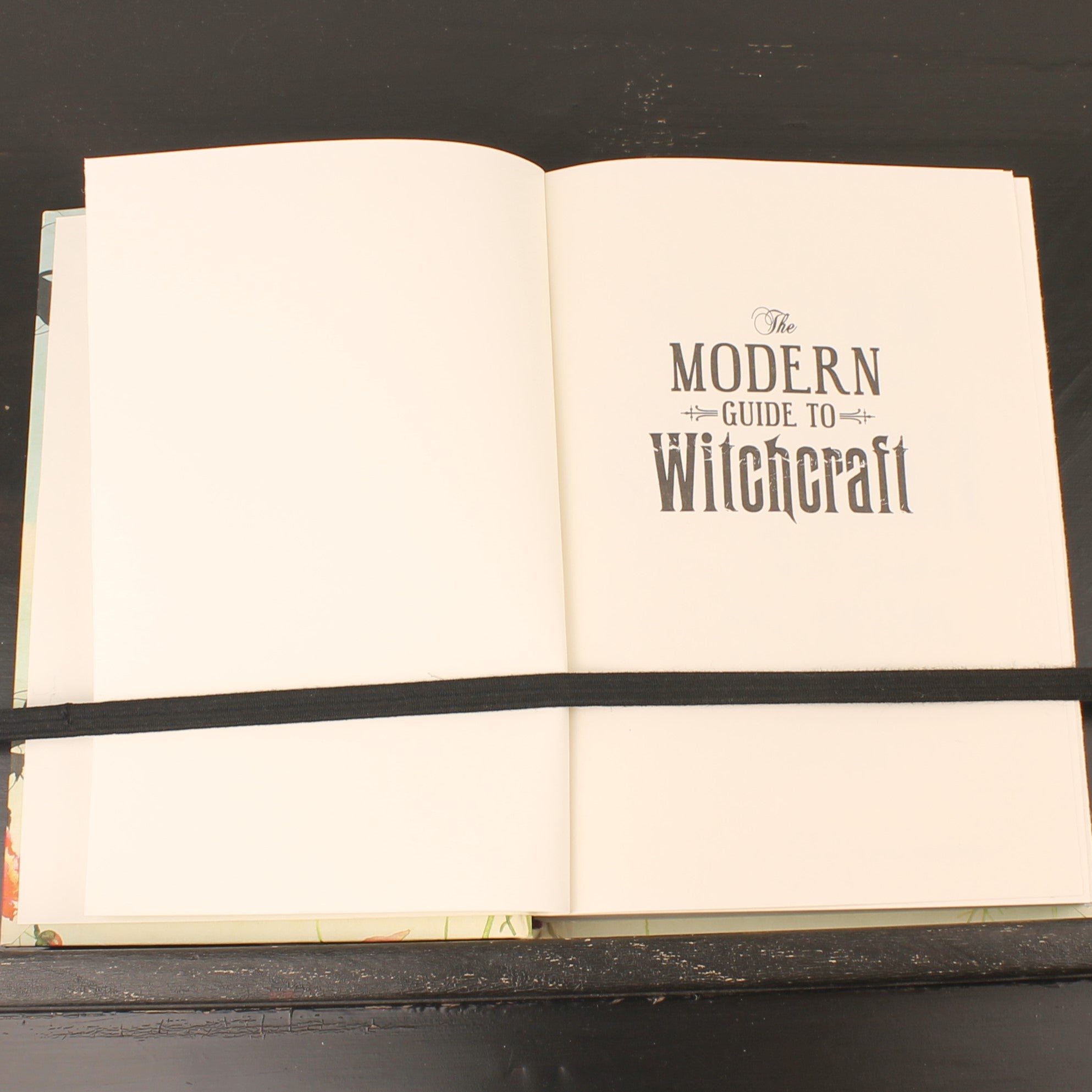 The Modern Guide to Witchcraft | Skye Alexander | Hardcover | Adams Media | 2014