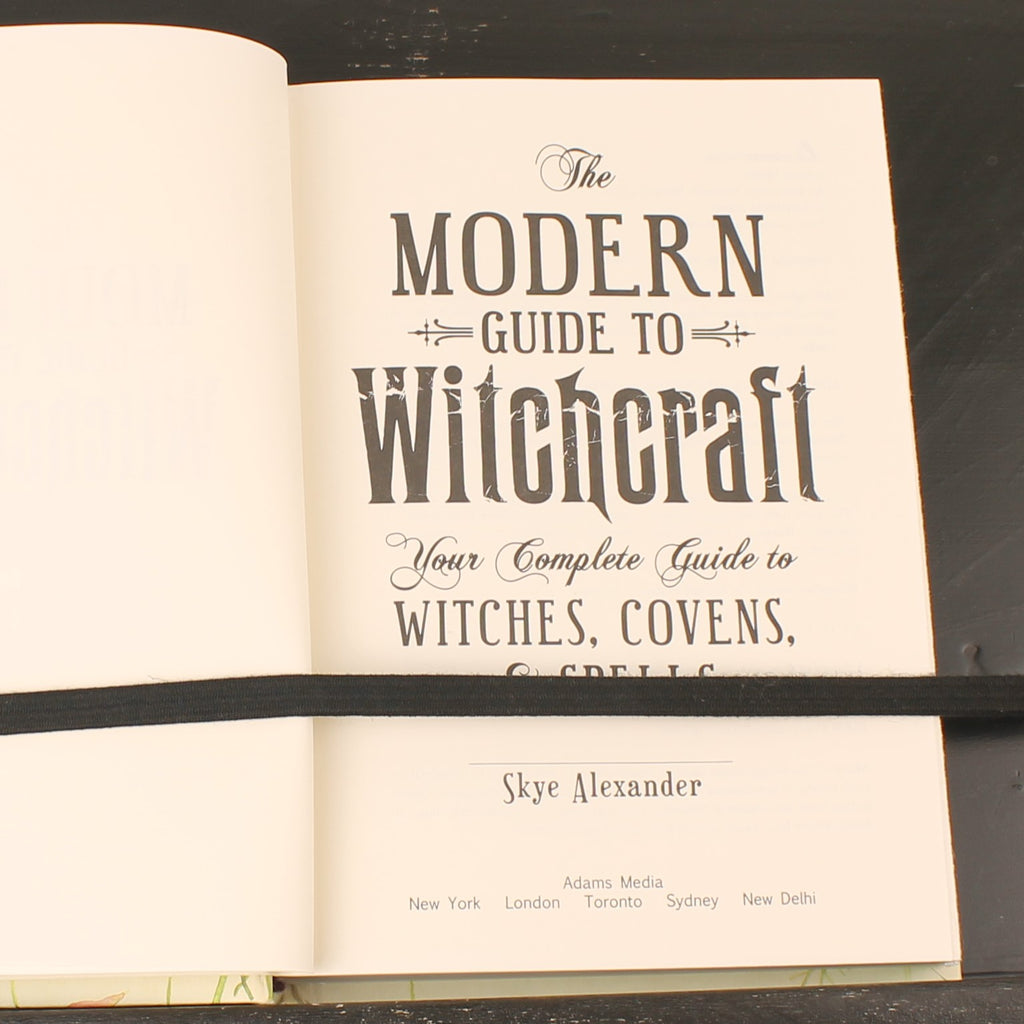 The Modern Guide to Witchcraft | Skye Alexander | Hardcover | Adams Media | 2014