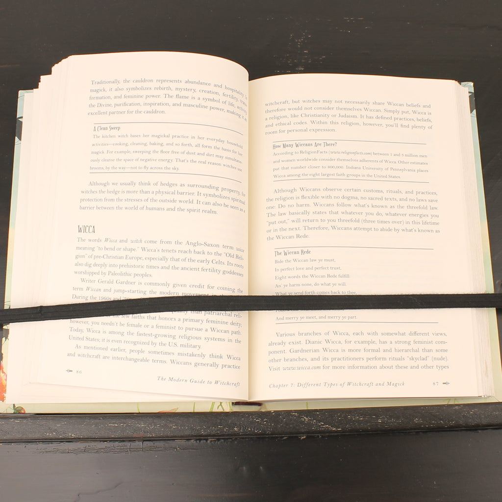 The Modern Guide to Witchcraft | Skye Alexander | Hardcover | Adams Media | 2014