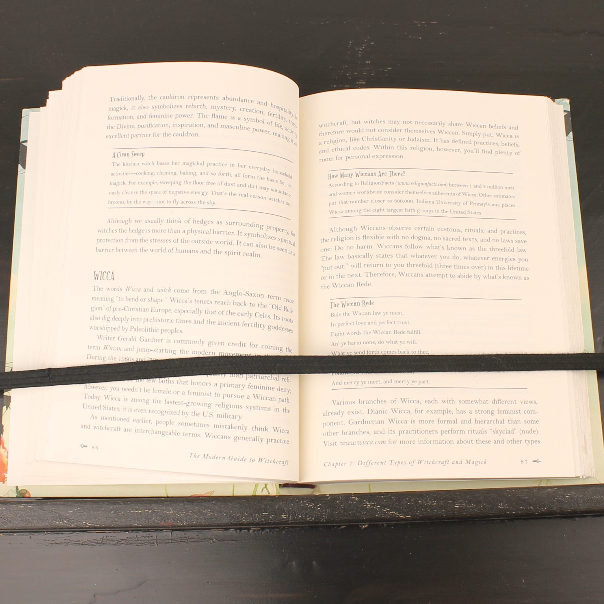 The Modern Guide to Witchcraft | Skye Alexander | Hardcover | Adams Media | 2014