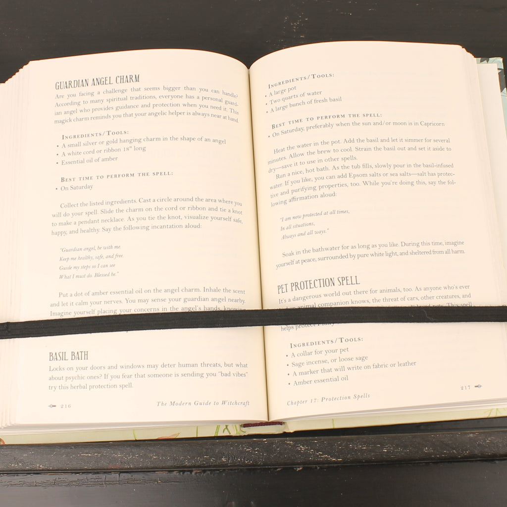 The Modern Guide to Witchcraft | Skye Alexander | Hardcover | Adams Media | 2014