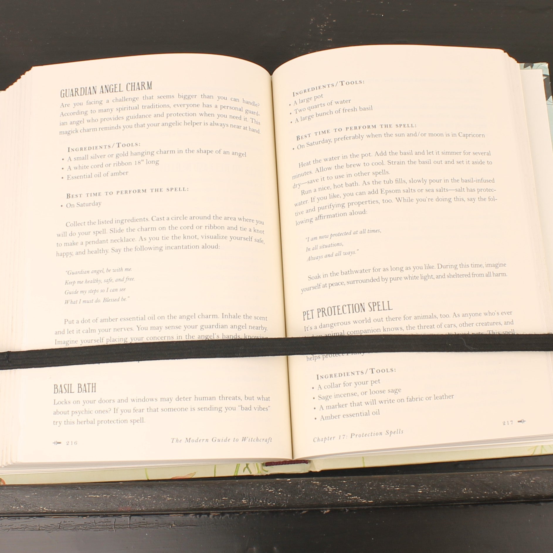 The Modern Guide to Witchcraft | Skye Alexander | Hardcover | Adams Media | 2014