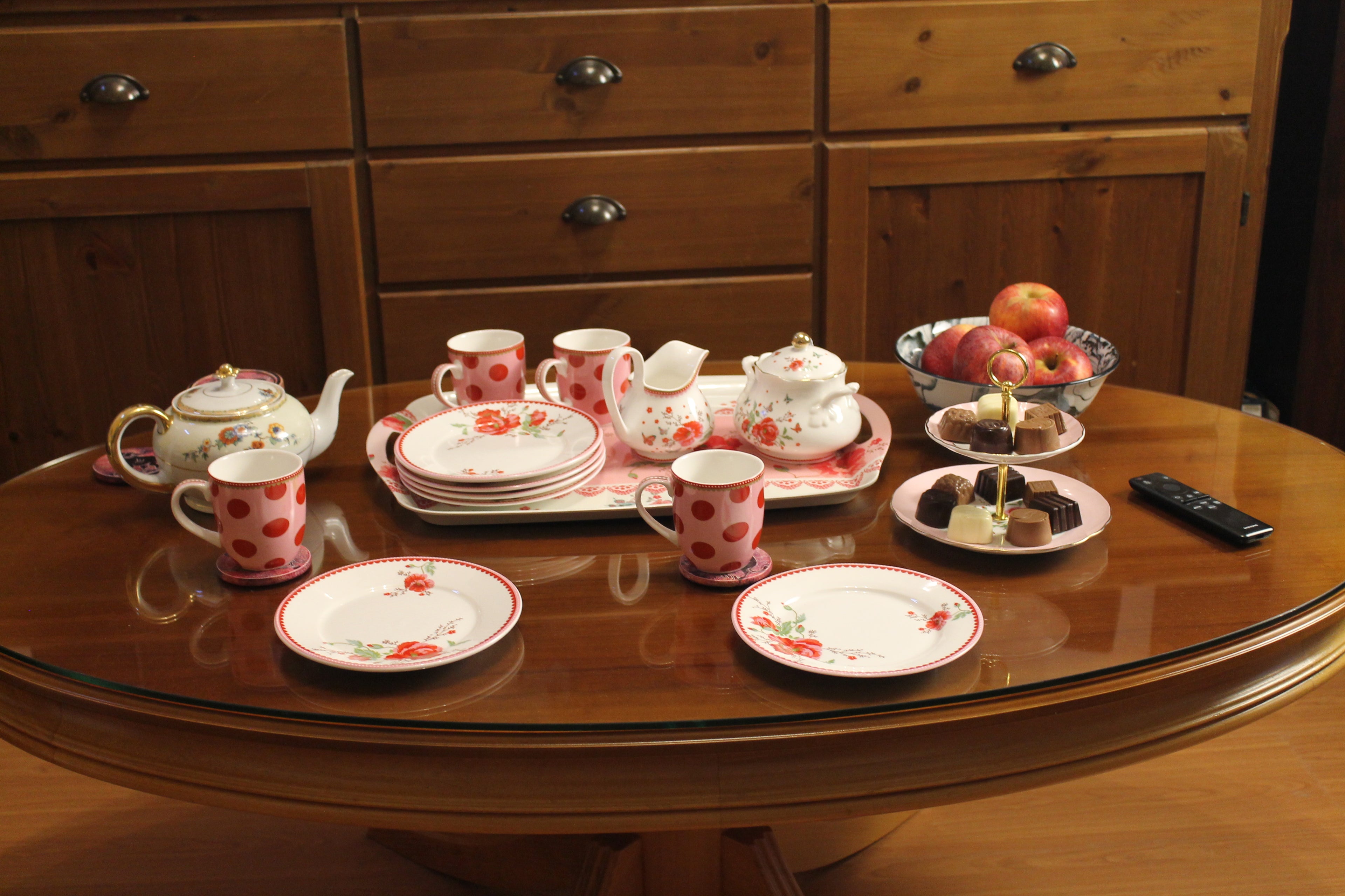 Room Seven “Winter Poppy” – Complete Serviesset (13-delig) – Mokjes, Bordjes, Suikerpot, Melkkannetje & Etagère