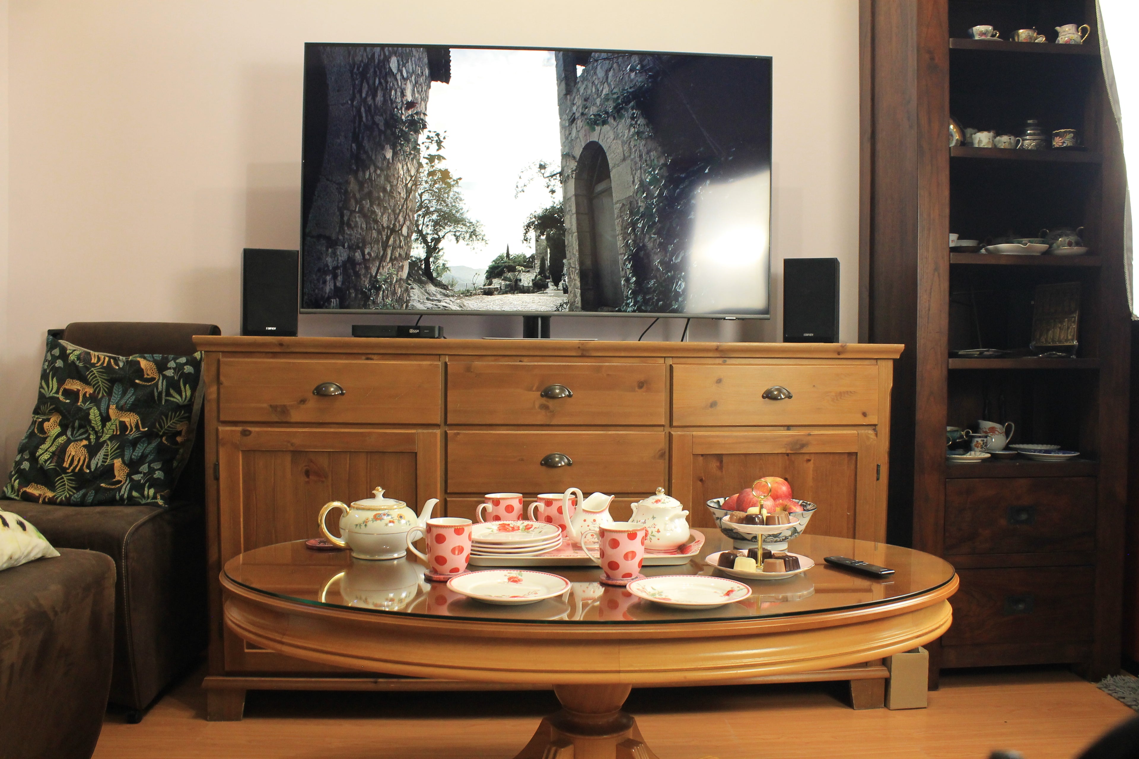 Room Seven “Winter Poppy” – Complete Serviesset (13-delig) – Mokjes, Bordjes, Suikerpot, Melkkannetje & Etagère