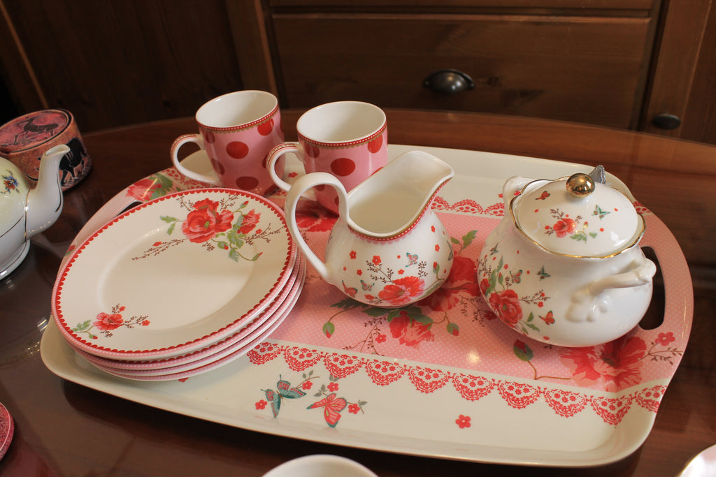 Room Seven “Winter Poppy” – Complete Serviesset (13-delig) – Mokjes, Bordjes, Suikerpot, Melkkannetje & Etagère