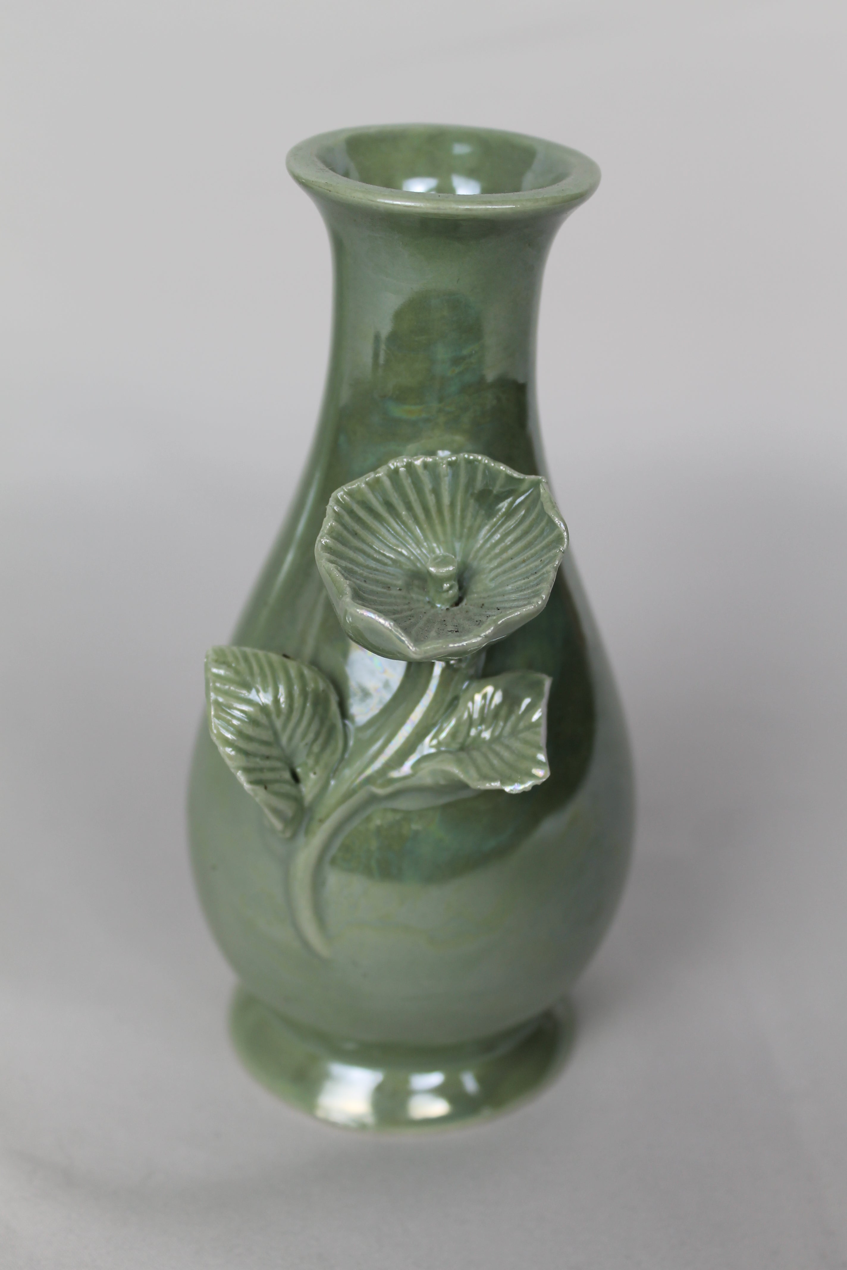 Set van twee: Groene keramieken vazen met bloemen | Glansglazuur