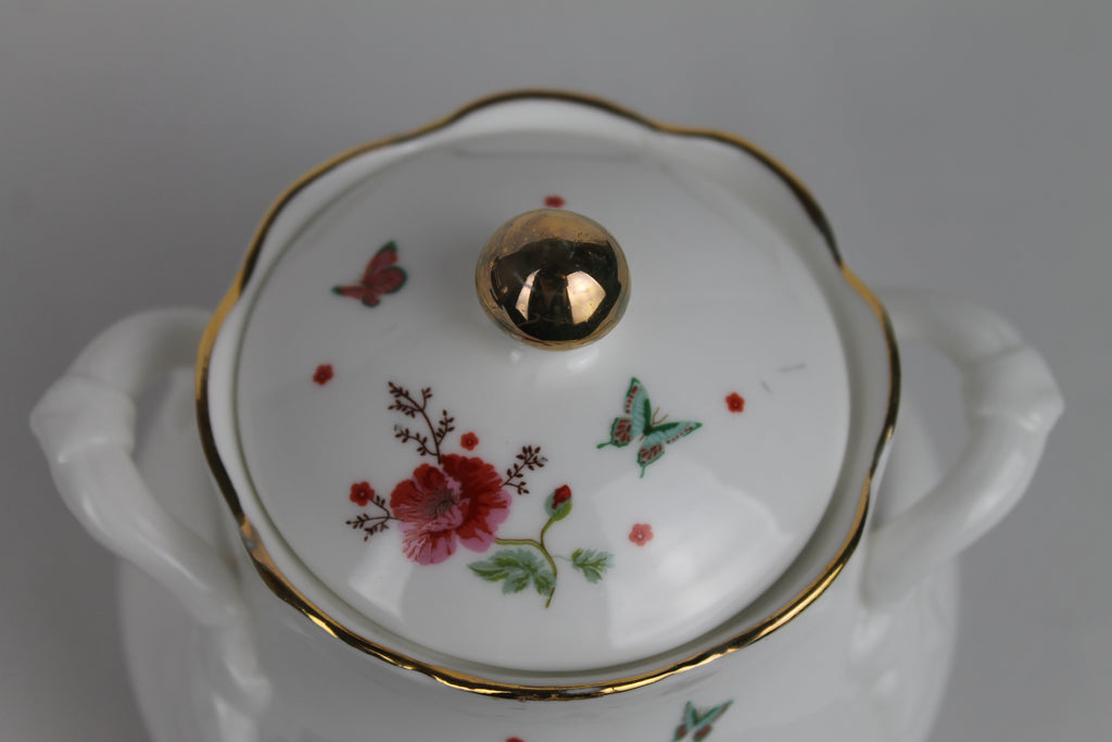 Room Seven “Winter Poppy” – Complete Serviesset (13-delig) – Mokjes, Bordjes, Suikerpot, Melkkannetje & Etagère