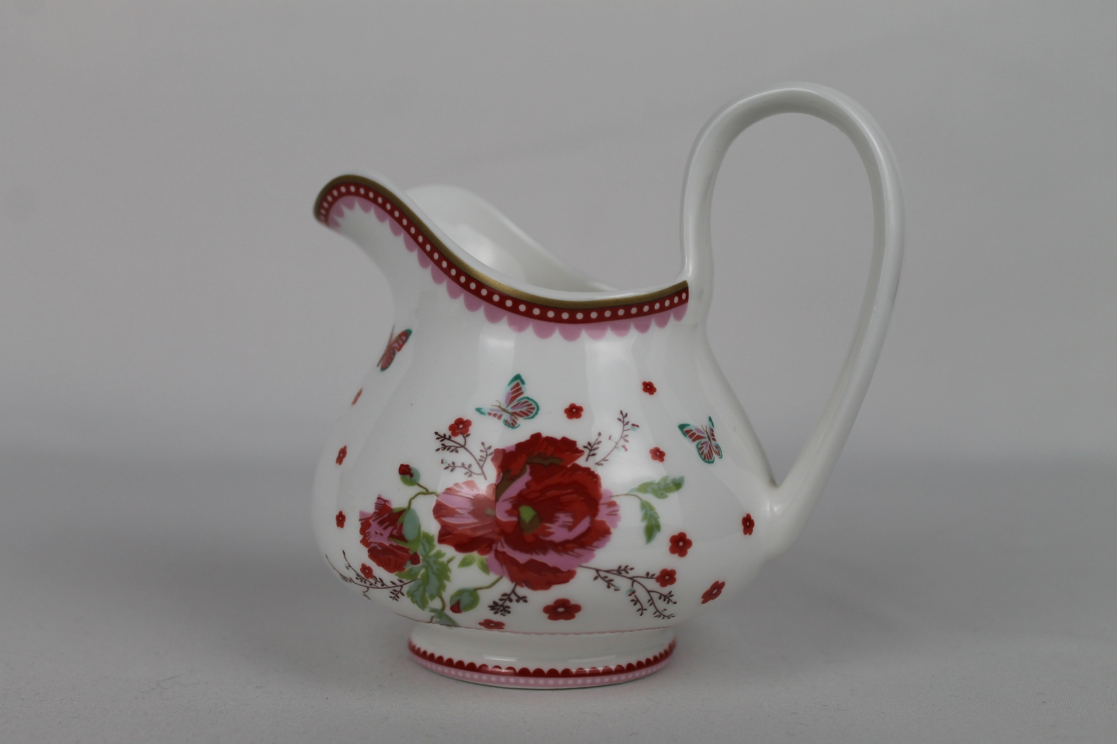 Room Seven “Winter Poppy” – Complete Serviesset (13-delig) – Mokjes, Bordjes, Suikerpot, Melkkannetje & Etagère
