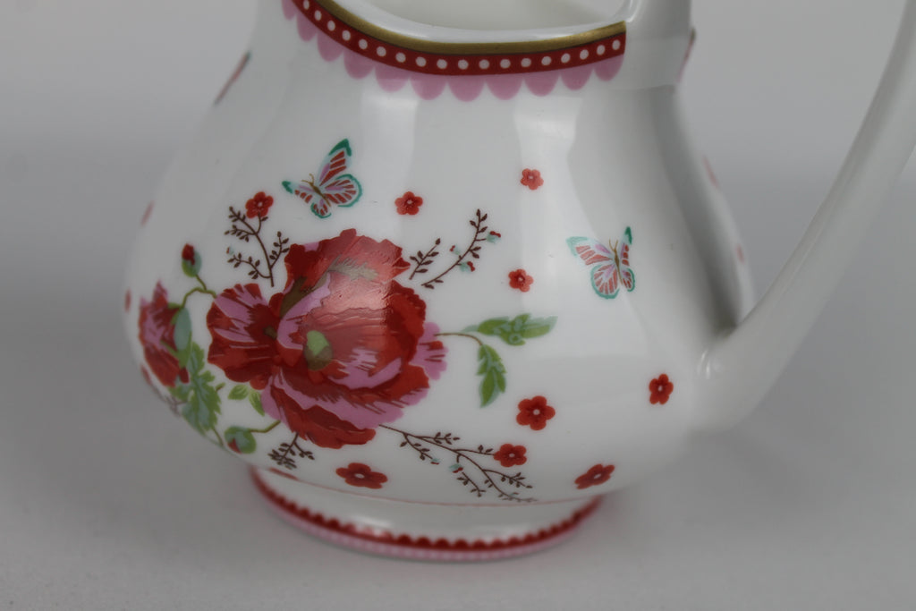Room Seven “Winter Poppy” – Complete Serviesset (13-delig) – Mokjes, Bordjes, Suikerpot, Melkkannetje & Etagère