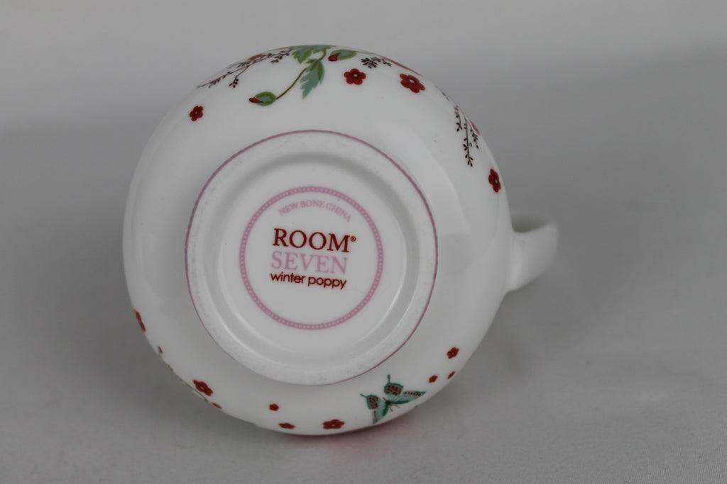 Room Seven “Winter Poppy” – Complete Serviesset (13-delig) – Mokjes, Bordjes, Suikerpot, Melkkannetje & Etagère