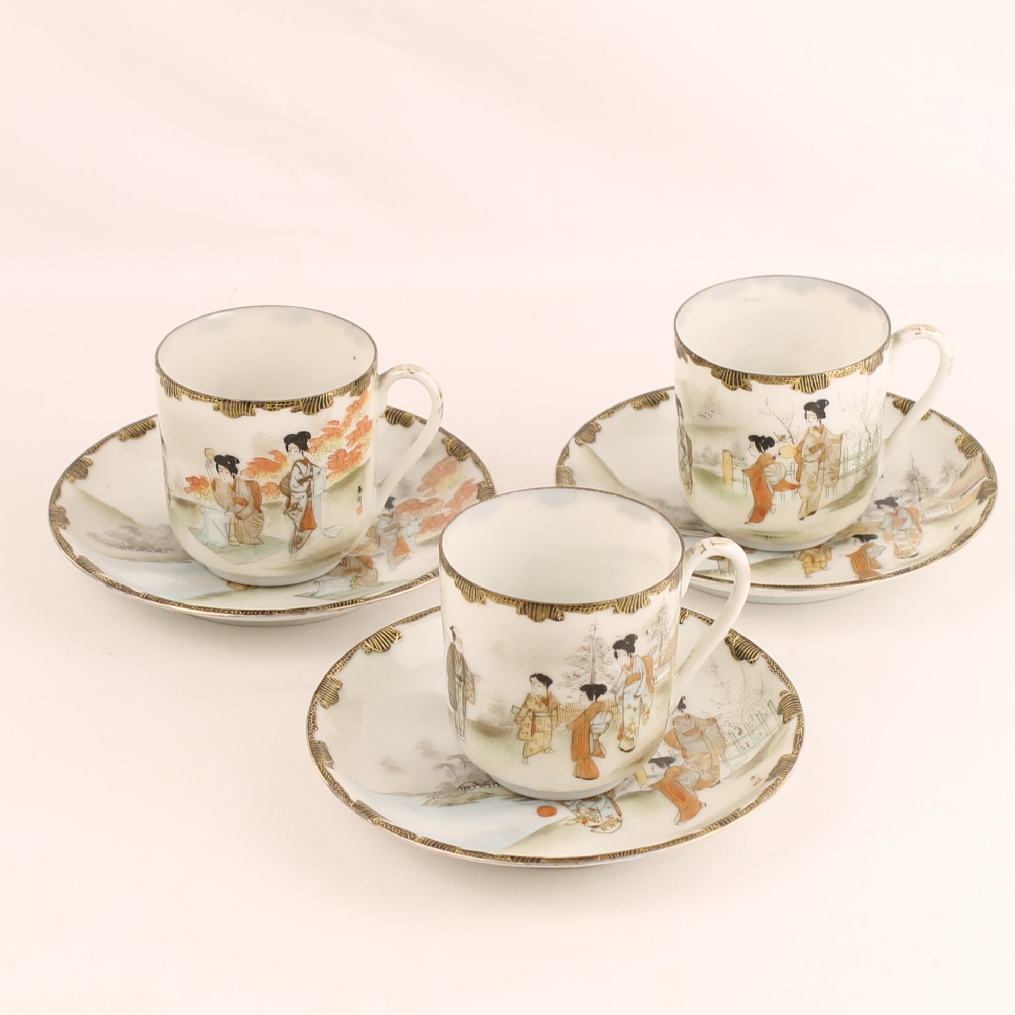 Japanse Handbeschilderde Eggshell Porseleinen Kop en Schotels | Set van 3 | EADES | ca. 1920-1935