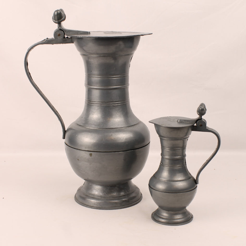 Tinnen schenkkannen met scharnierdeksel (Set van 2) | Decoratief Europees pewter | 25 & 14,5 cm