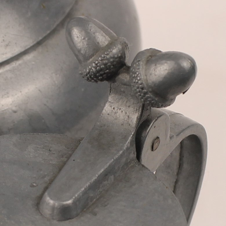 Tinnen schenkkannen met scharnierdeksel (Set van 2) | Decoratief Europees pewter | 25 & 14,5 cm