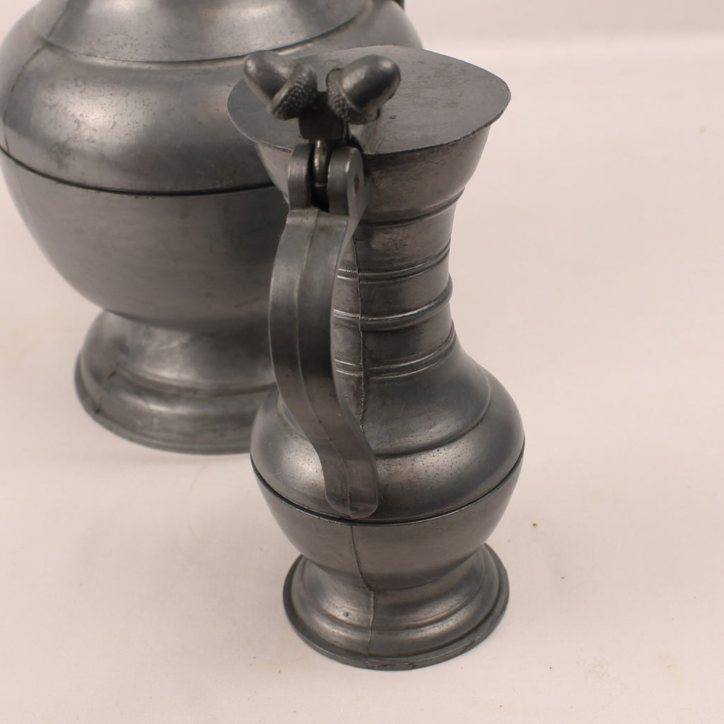 Tinnen schenkkannen met scharnierdeksel (Set van 2) | Decoratief Europees pewter | 25 & 14,5 cm
