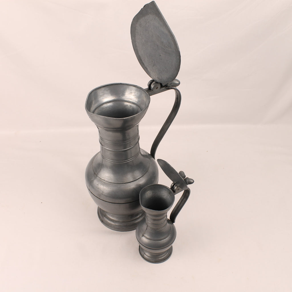 Tinnen schenkkannen met scharnierdeksel (Set van 2) | Decoratief Europees pewter | 25 & 14,5 cm